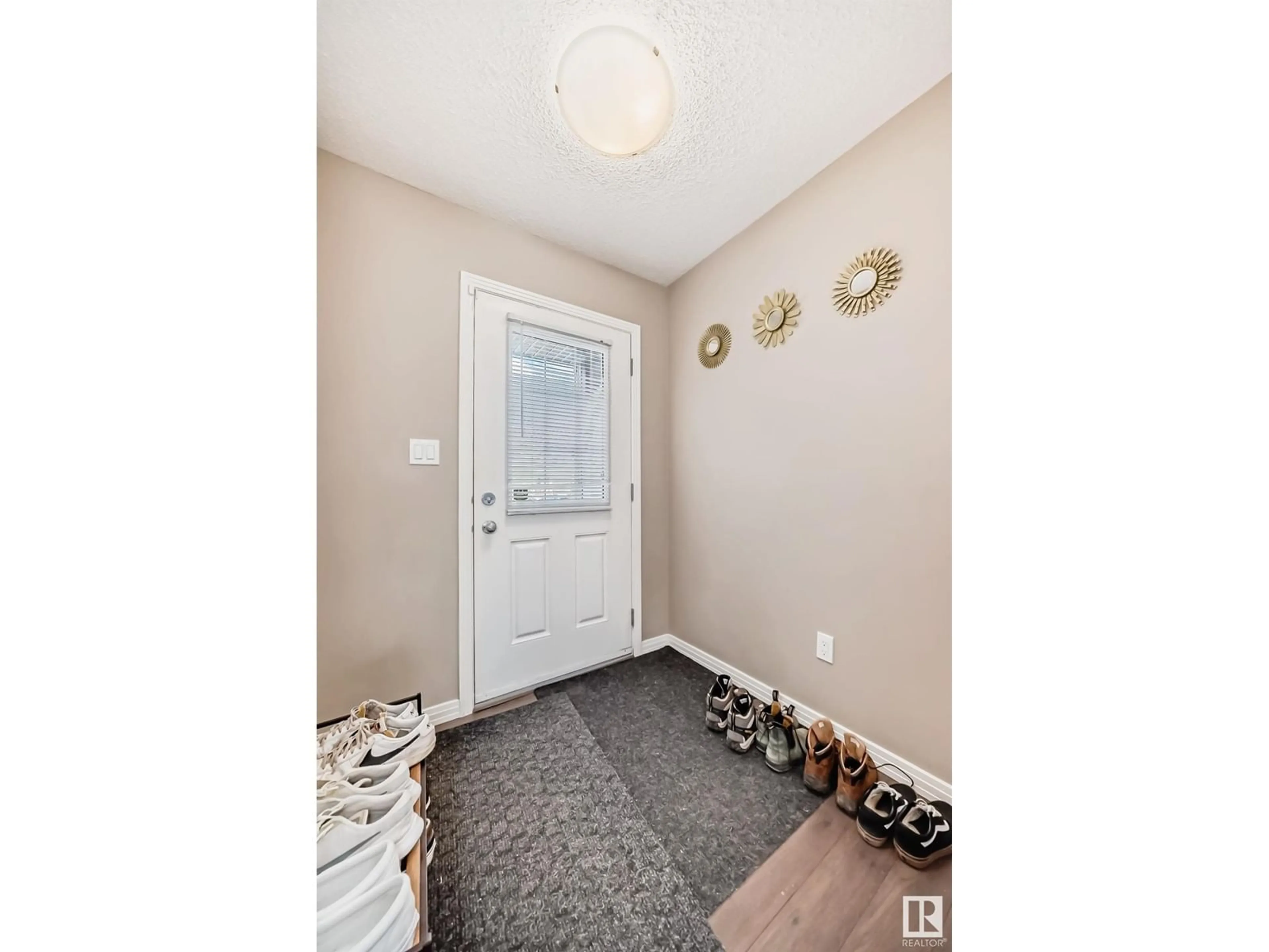 Indoor entryway for 2885 Maple Way NW NW, Edmonton Alberta T6T0T4