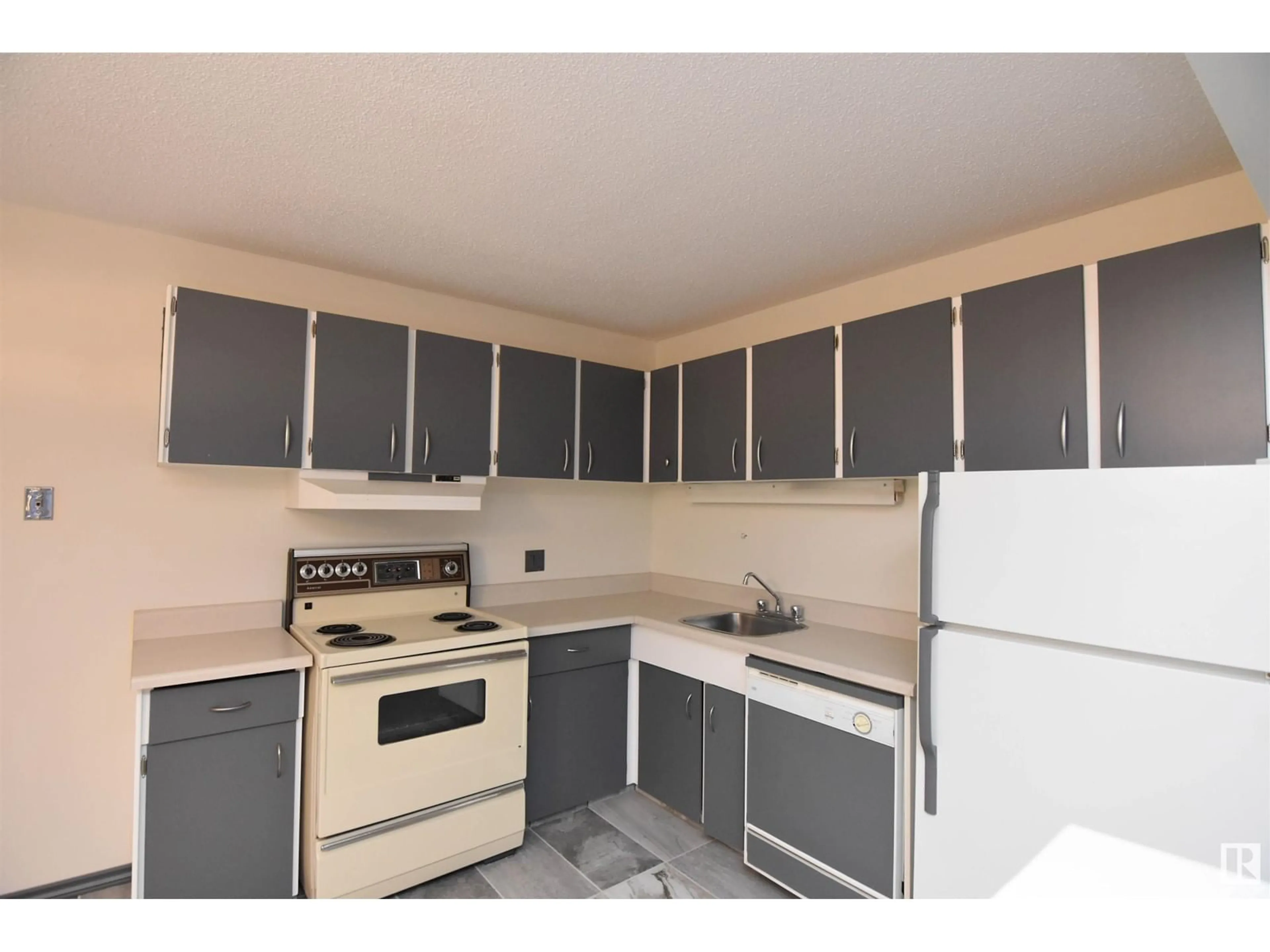 Standard kitchen for #323 8604 GATEWAY BV NW, Edmonton Alberta T6E4B6