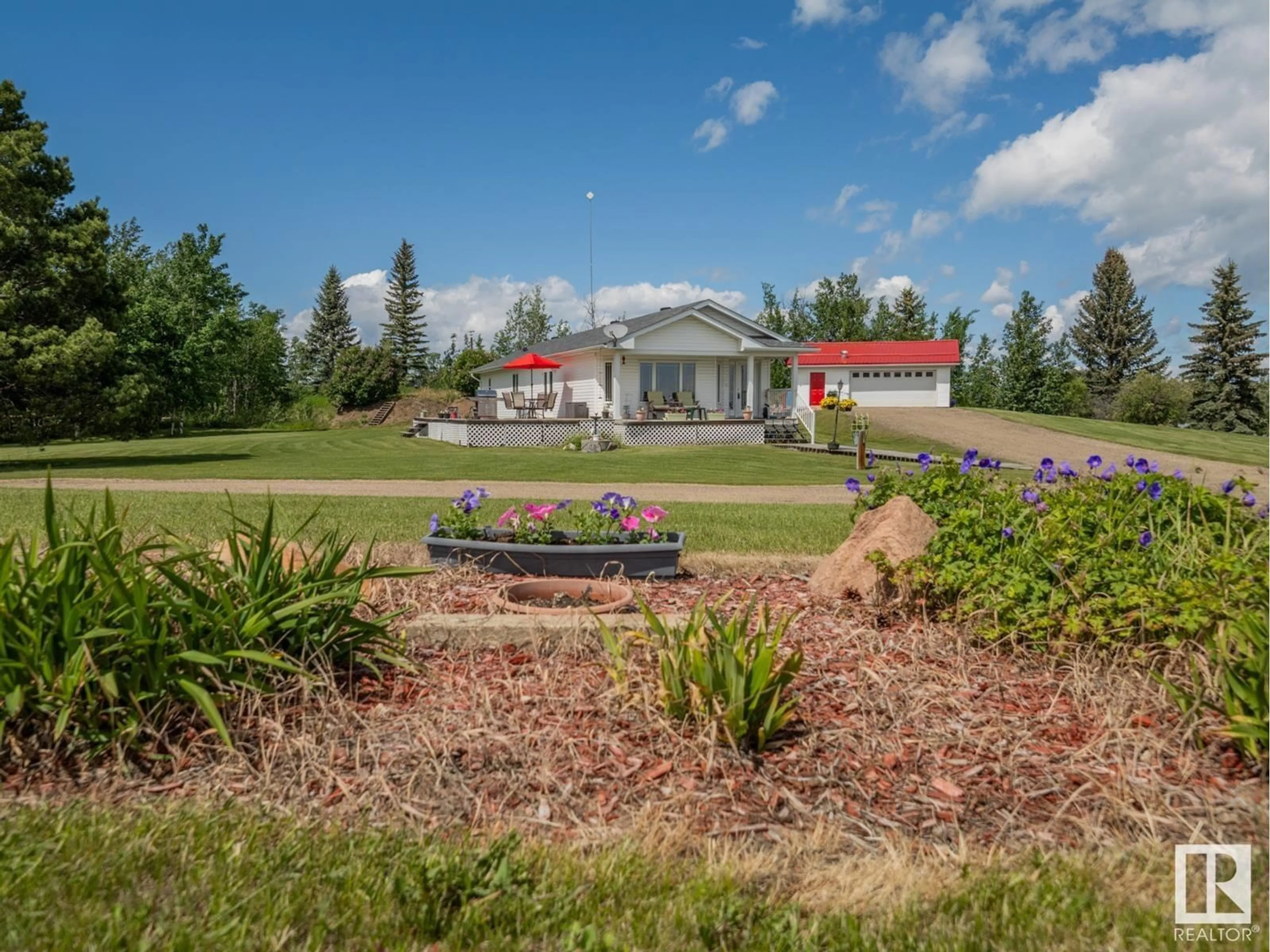 Outside view for 58209 RGE RD 240, Rural Sturgeon County Alberta T0G1L2