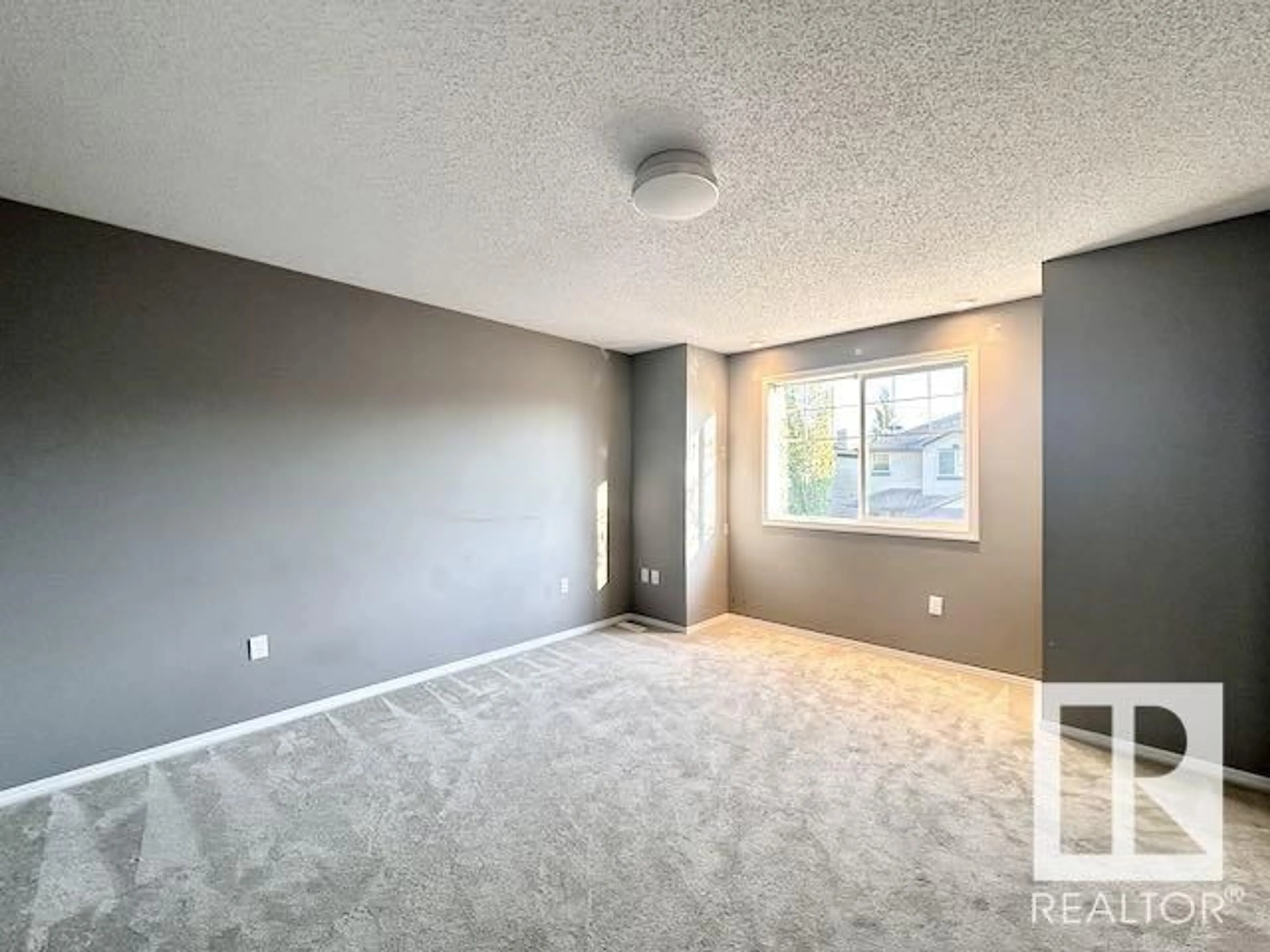 A pic of a room for #10 12104 16 AV SW, Edmonton Alberta T6W1X3