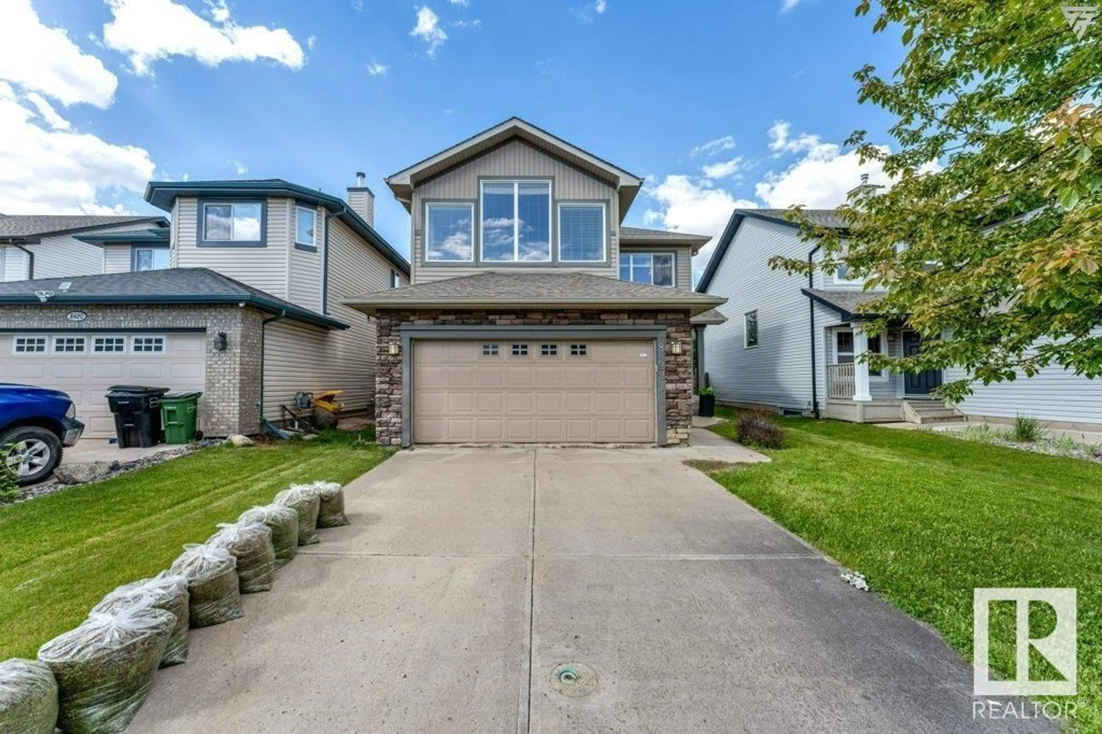 Frontside or backside of a home for 8422 SLOANE CR NW, Edmonton Alberta T6R0L1