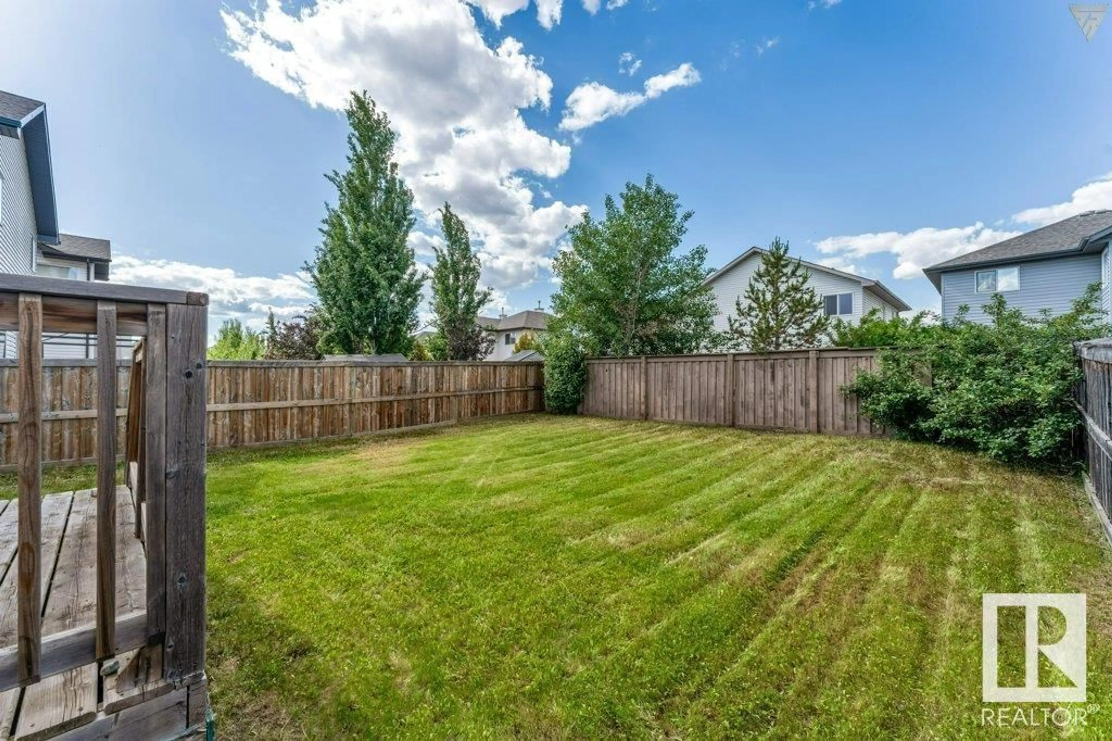 Fenced yard for 8422 SLOANE CR NW, Edmonton Alberta T6R0L1