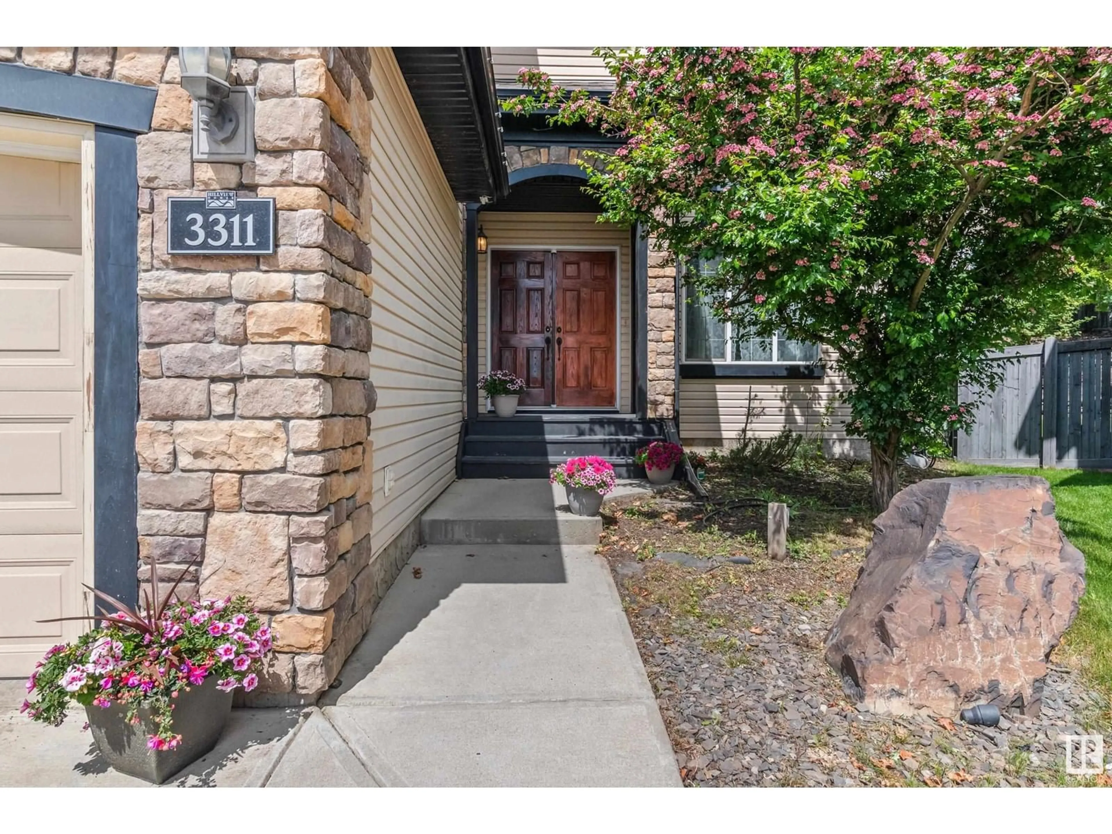 Indoor entryway for 3311 MCCALL CO NW, Edmonton Alberta T6R3V3