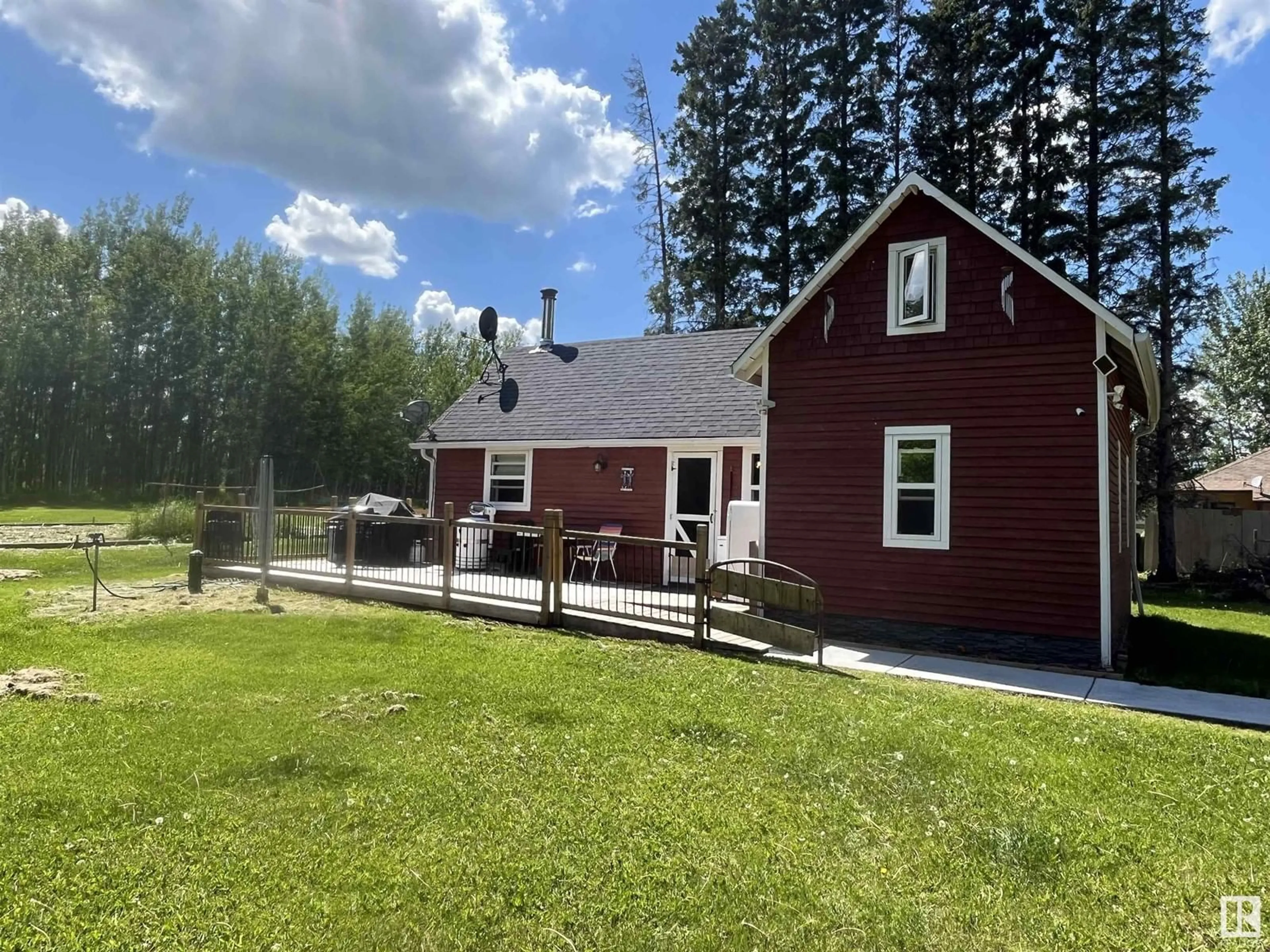 Cottage for 56115 RGE RD 53A, Rural Lac Ste. Anne County Alberta T0E0J0