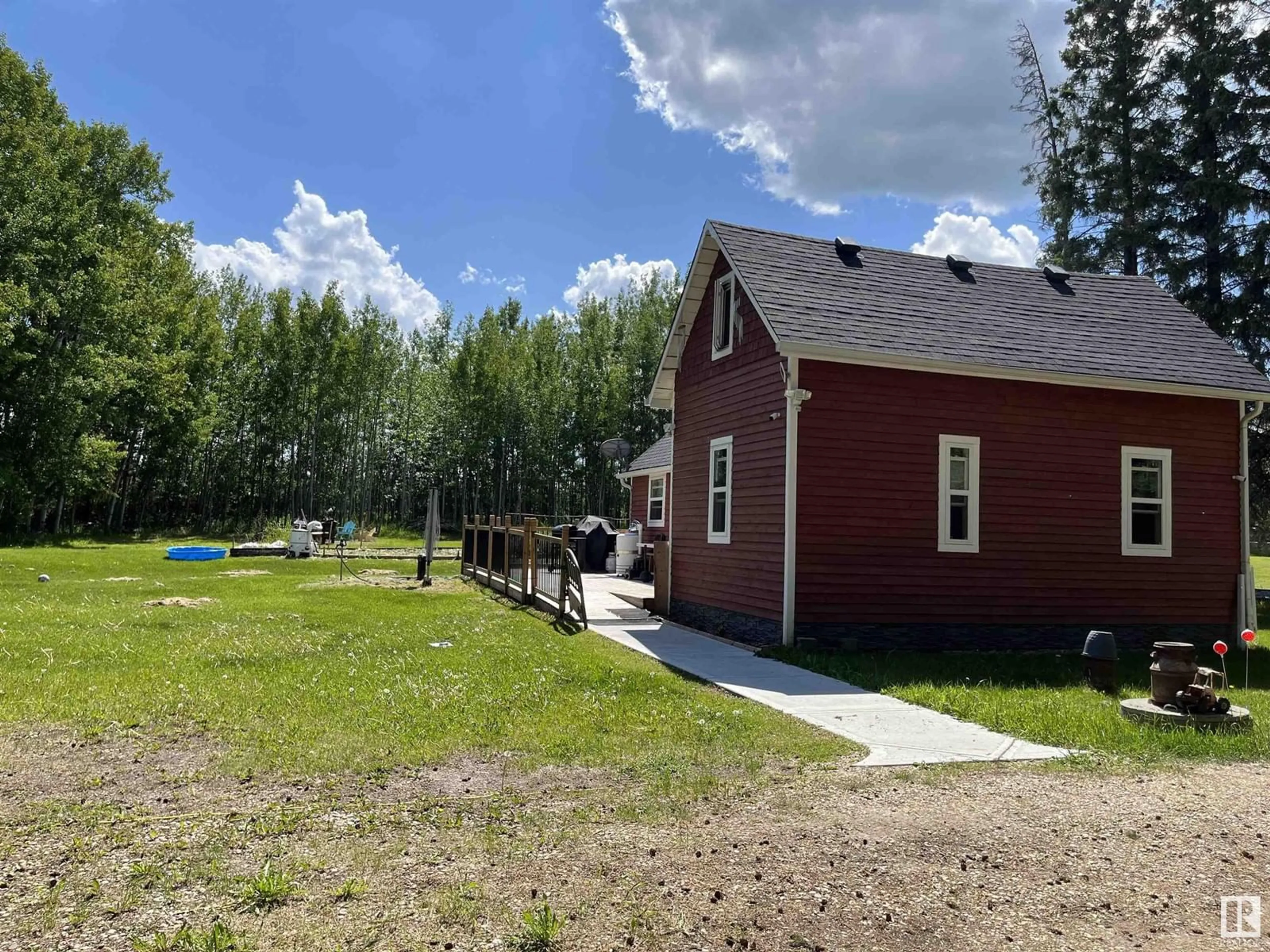 Outside view for 56115 RGE RD 53A, Rural Lac Ste. Anne County Alberta T0E0J0