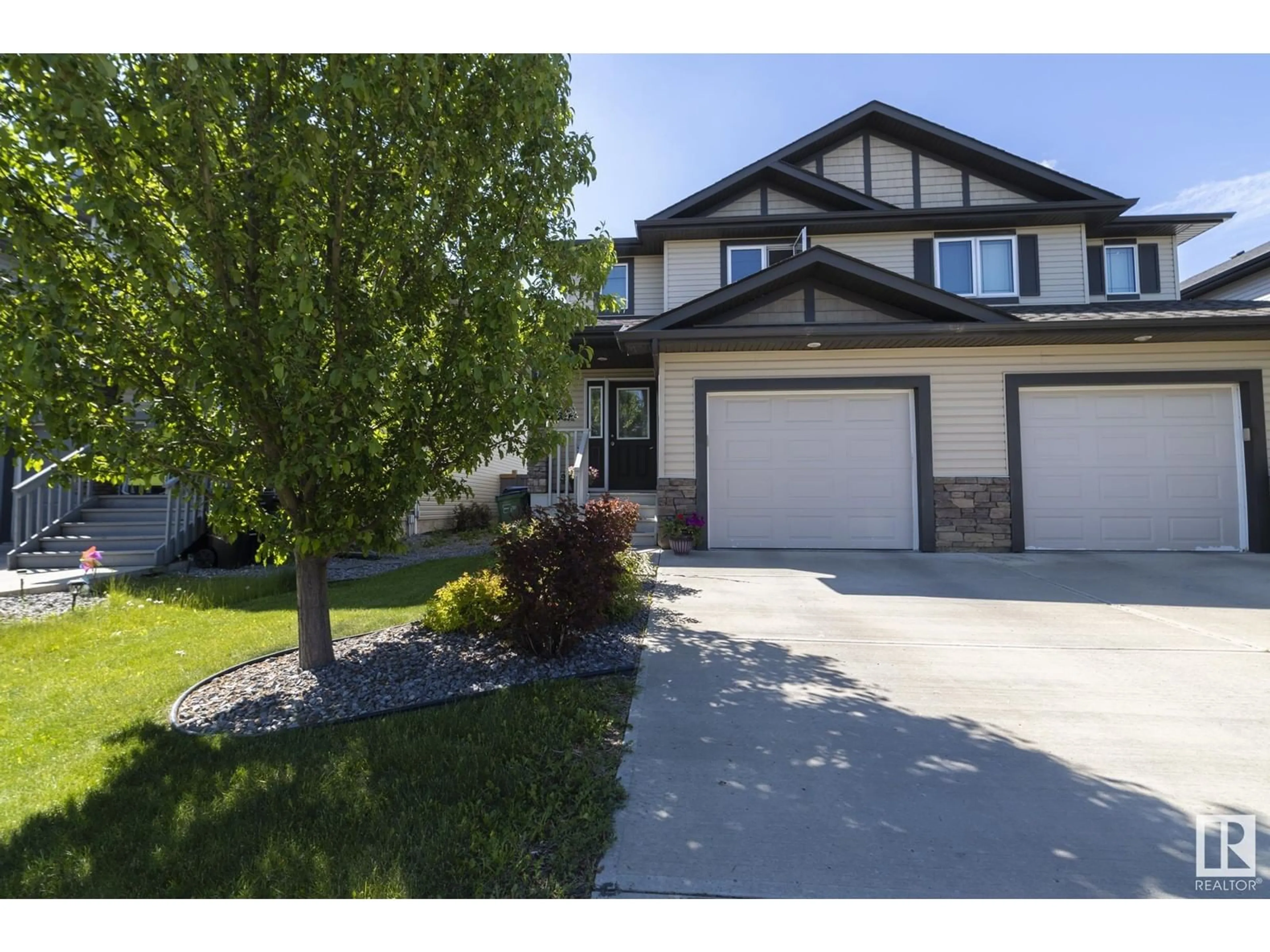 Frontside or backside of a home for 7033 CARDINAL WY SW, Edmonton Alberta T6W1Z2