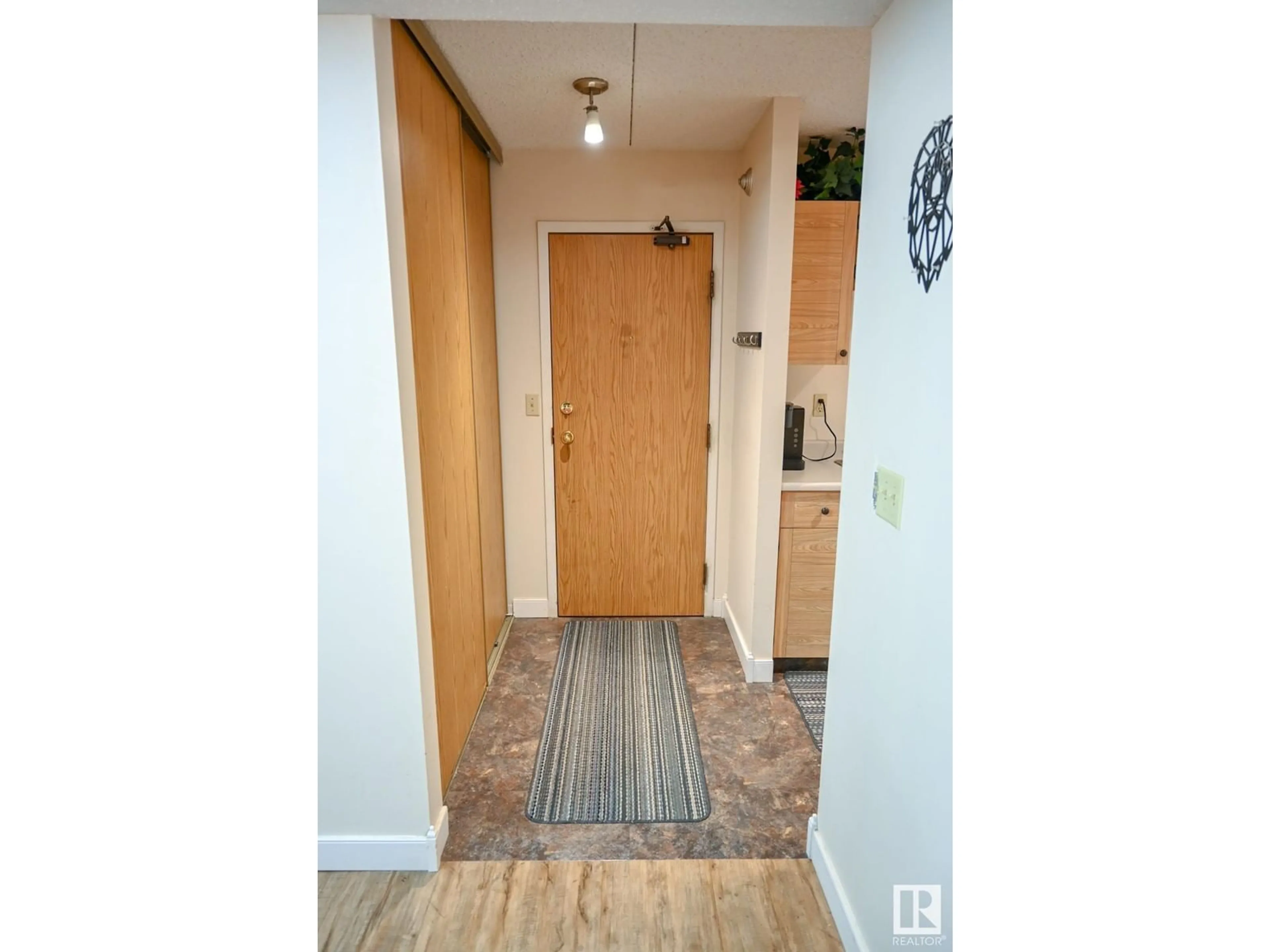 Indoor entryway for #706 9917 110 ST NW, Edmonton Alberta T5K2N4