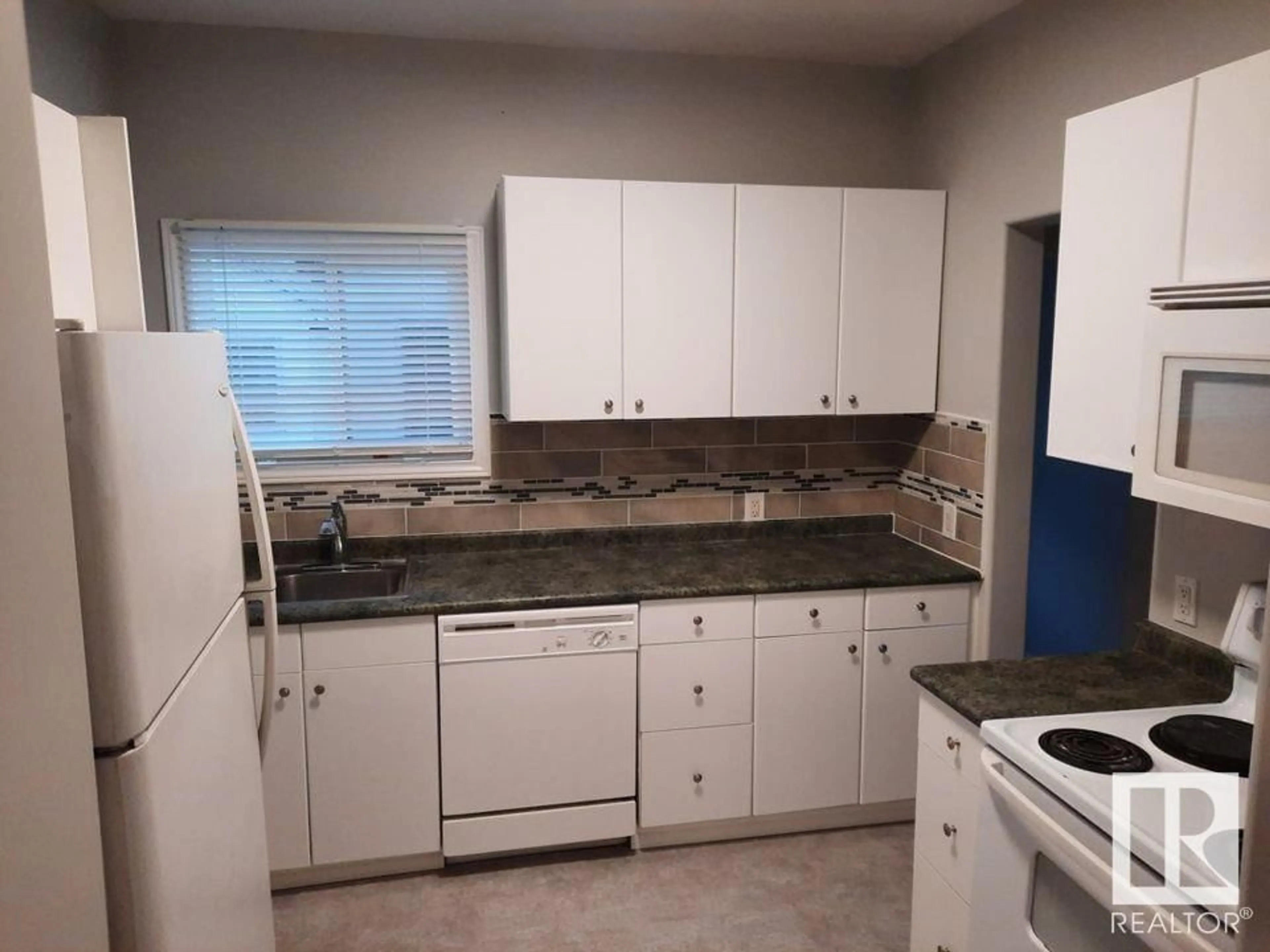 Standard kitchen for 10803 93 ST NW, Edmonton Alberta T5H1Y7