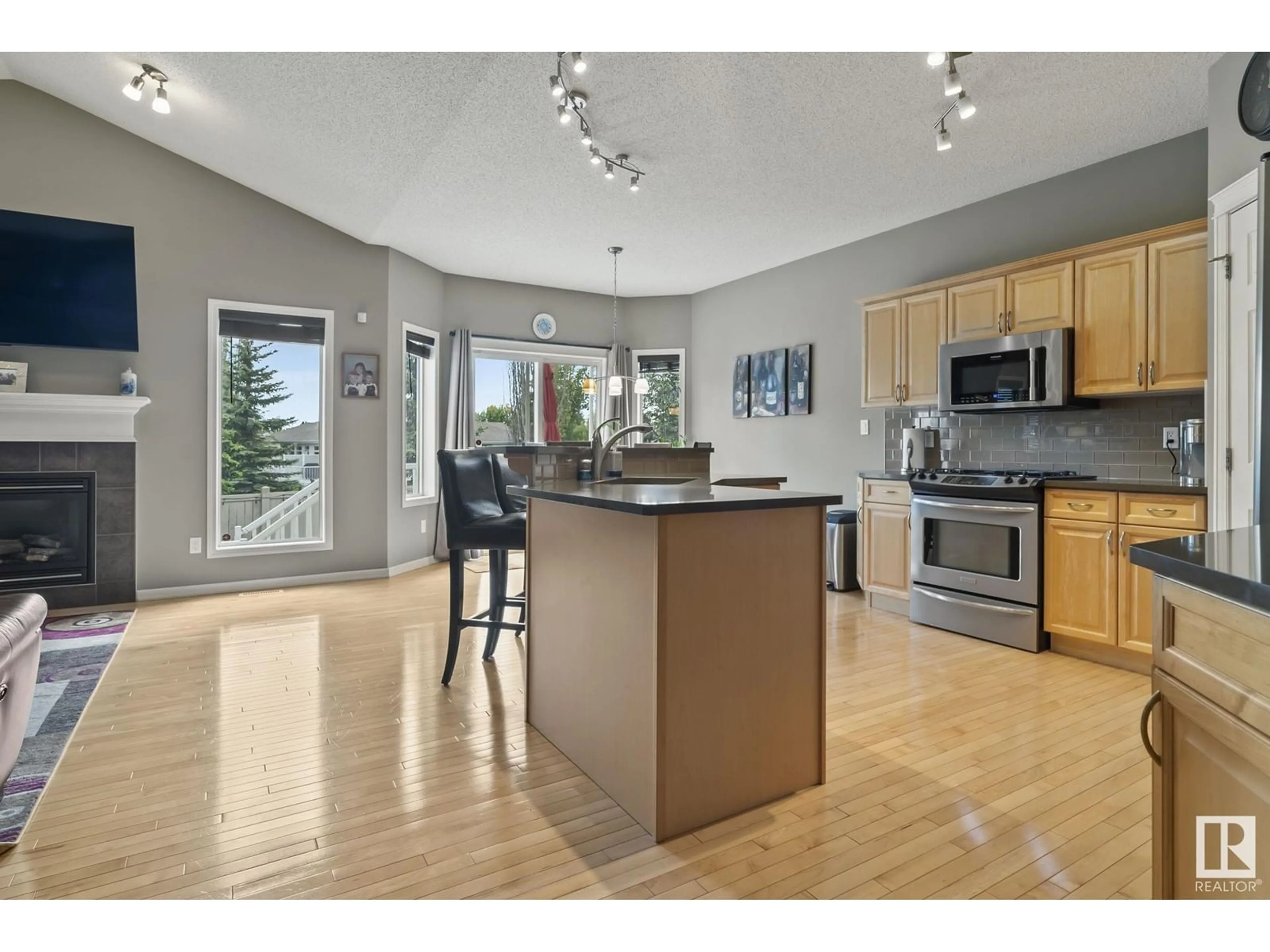 Contemporary kitchen for 1065 LEGER BV NW, Edmonton Alberta T6R3N3