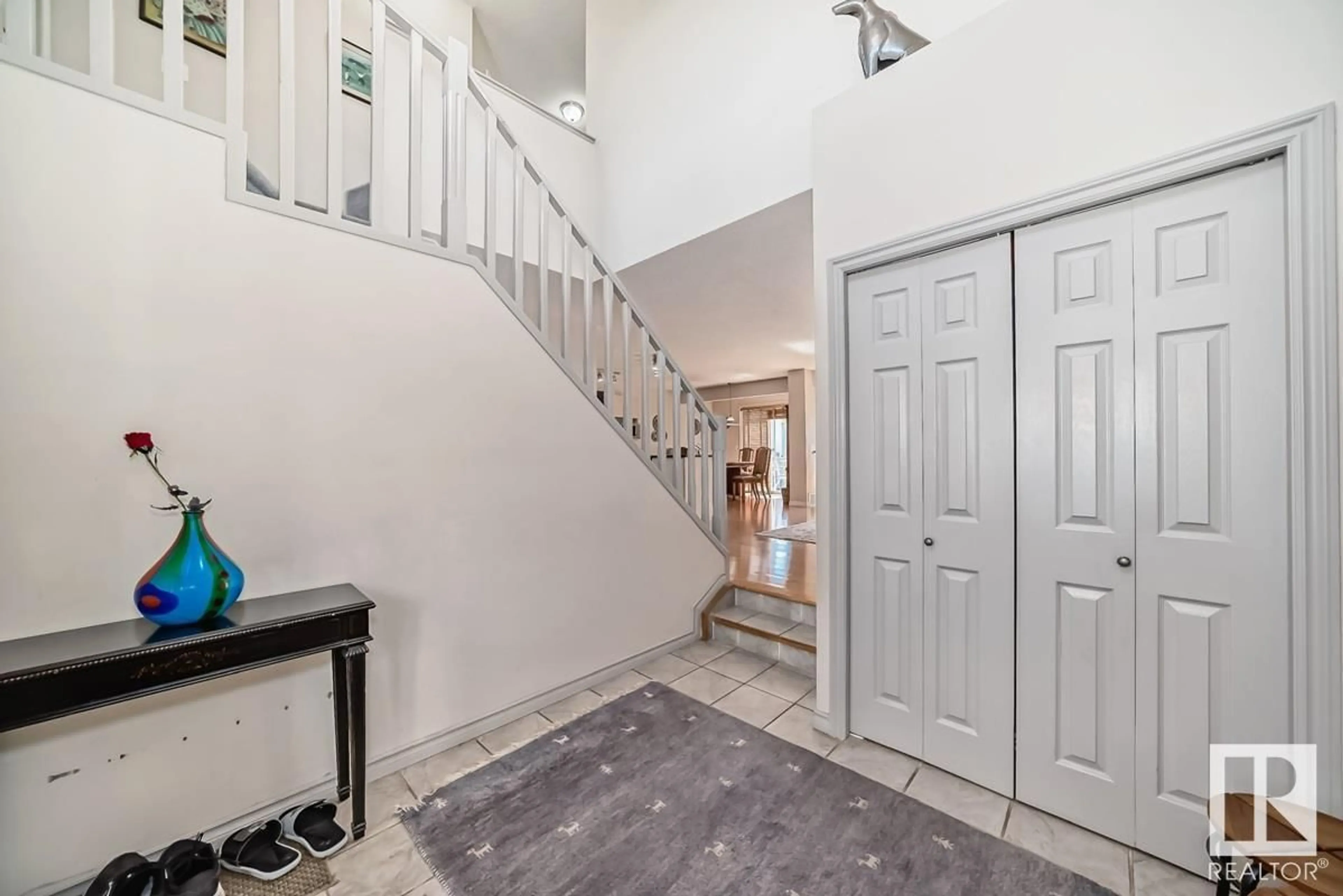 Indoor foyer for 3807 MCLEAN CL SW, Edmonton Alberta T6W1R4