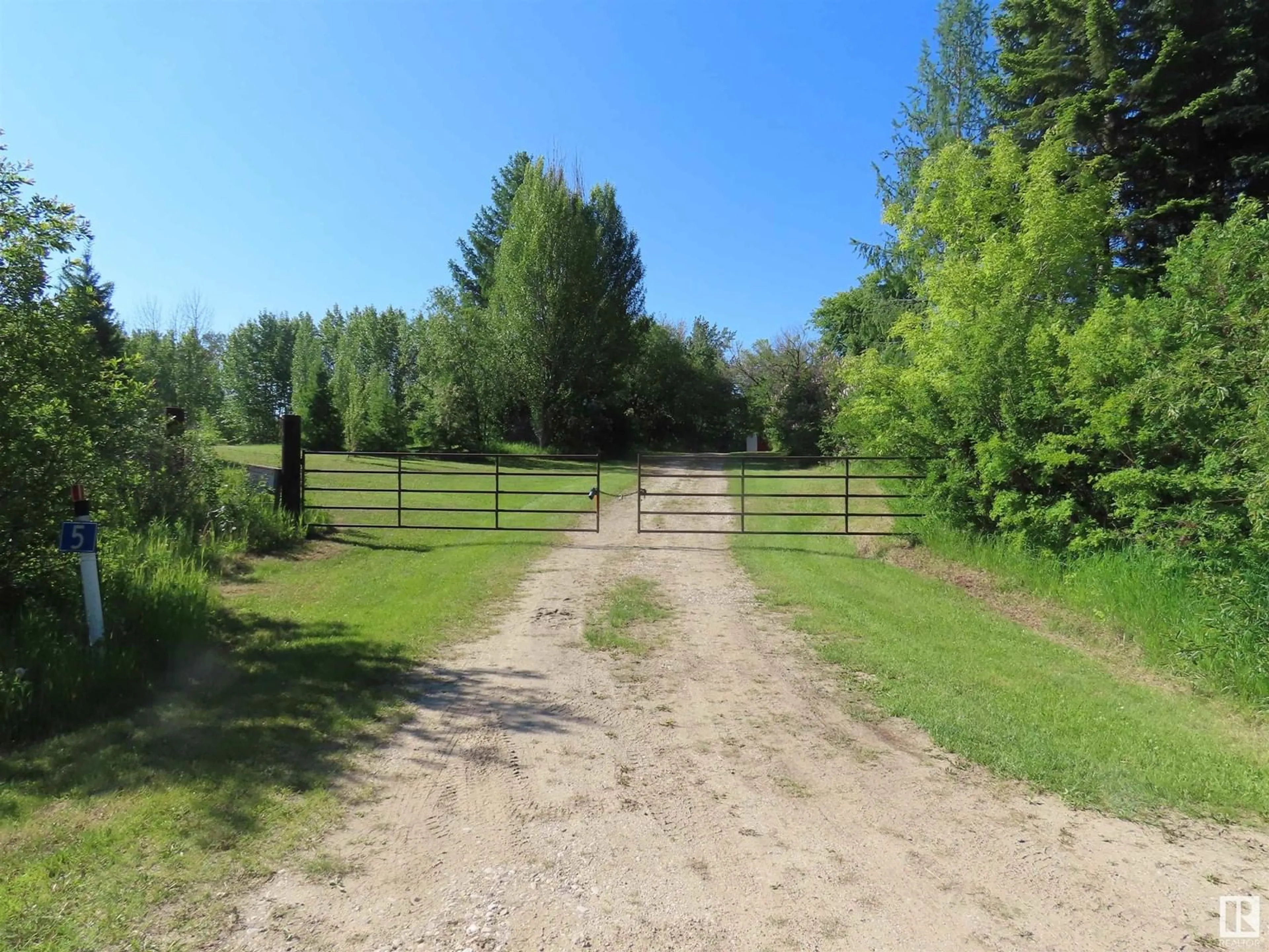 Fenced yard for 5-54207 Range Road 25, Rural Lac Ste. Anne County Alberta T0E0V0