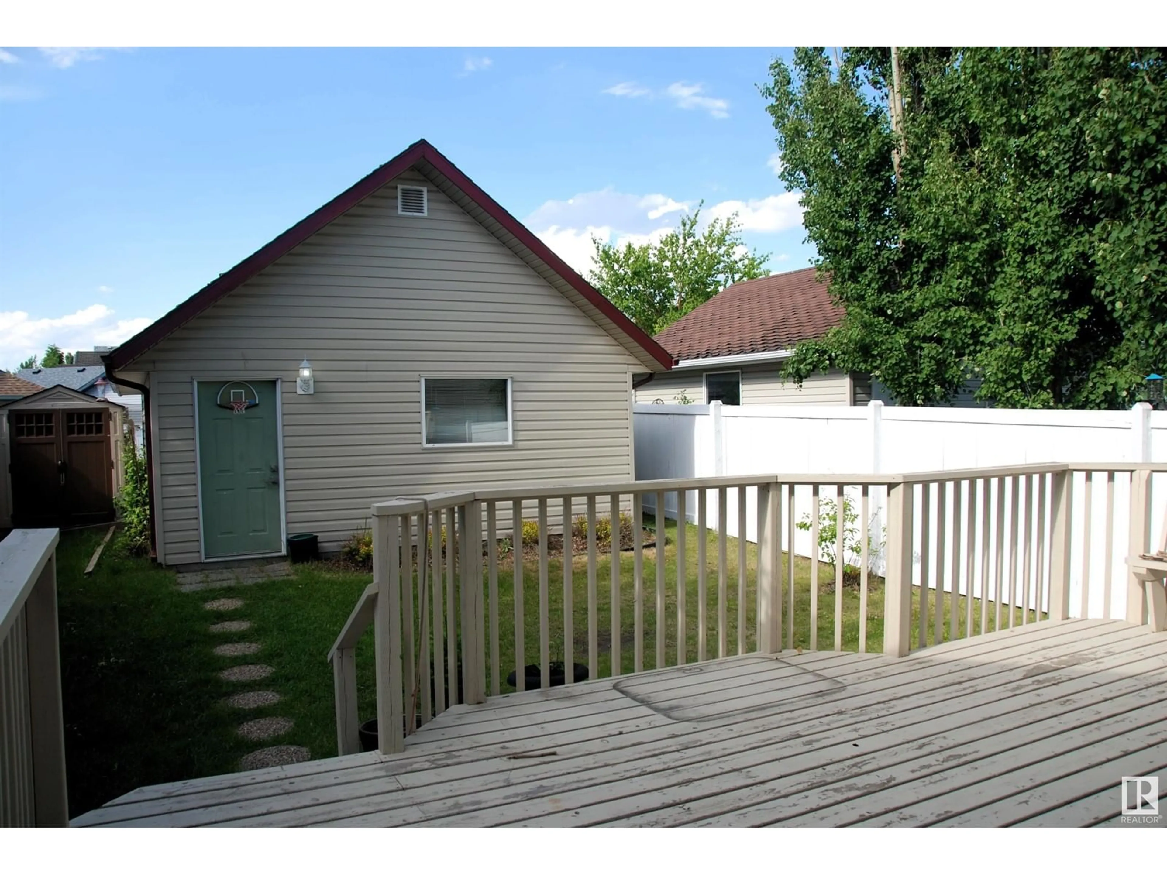 Fenced yard for 4108 TOMPKINS WY NW, Edmonton Alberta T6R3B7