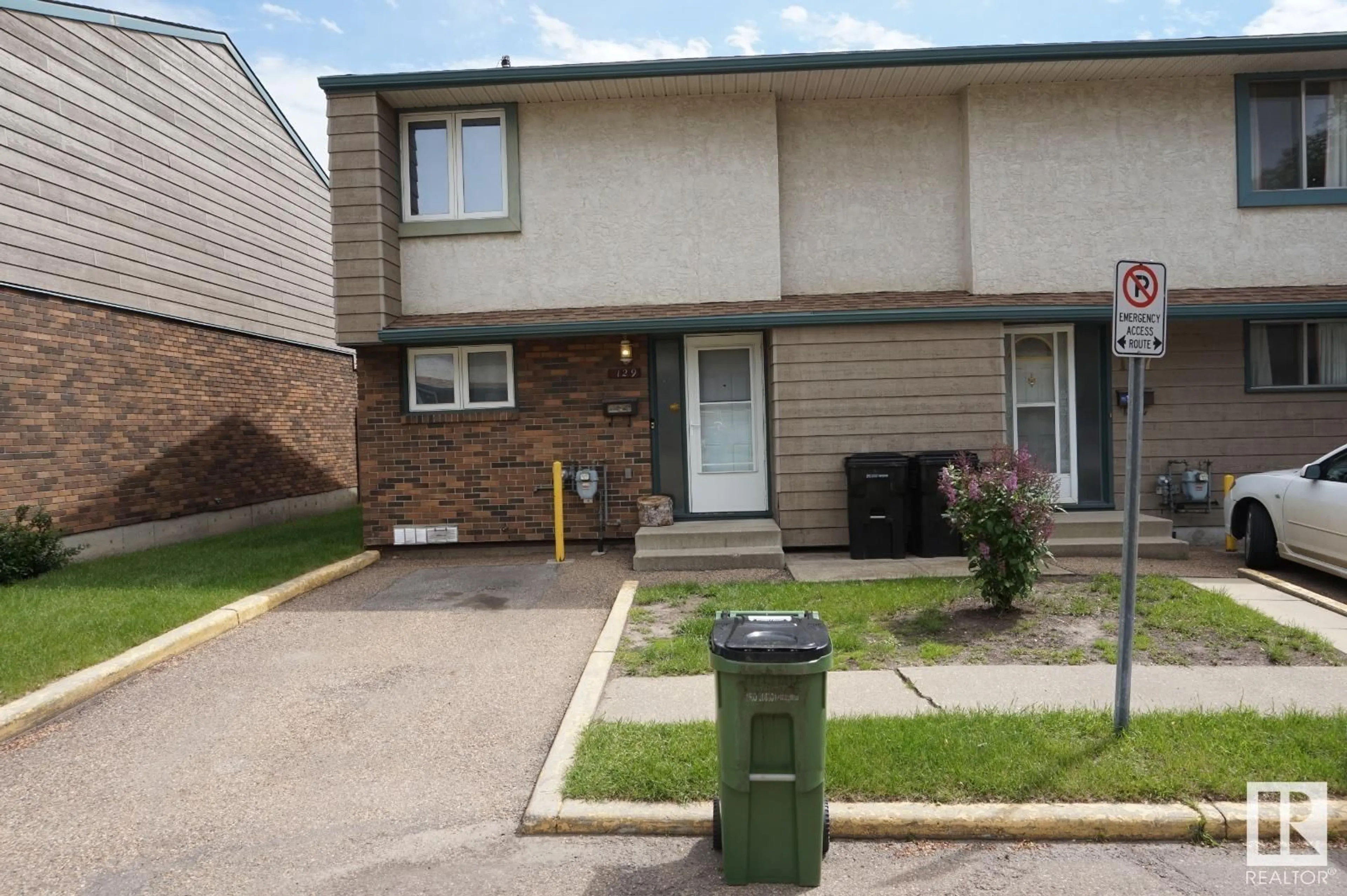 A pic from exterior of the house or condo for 129 ABBOTTSFIELD RD NW, Edmonton Alberta T5W4S9