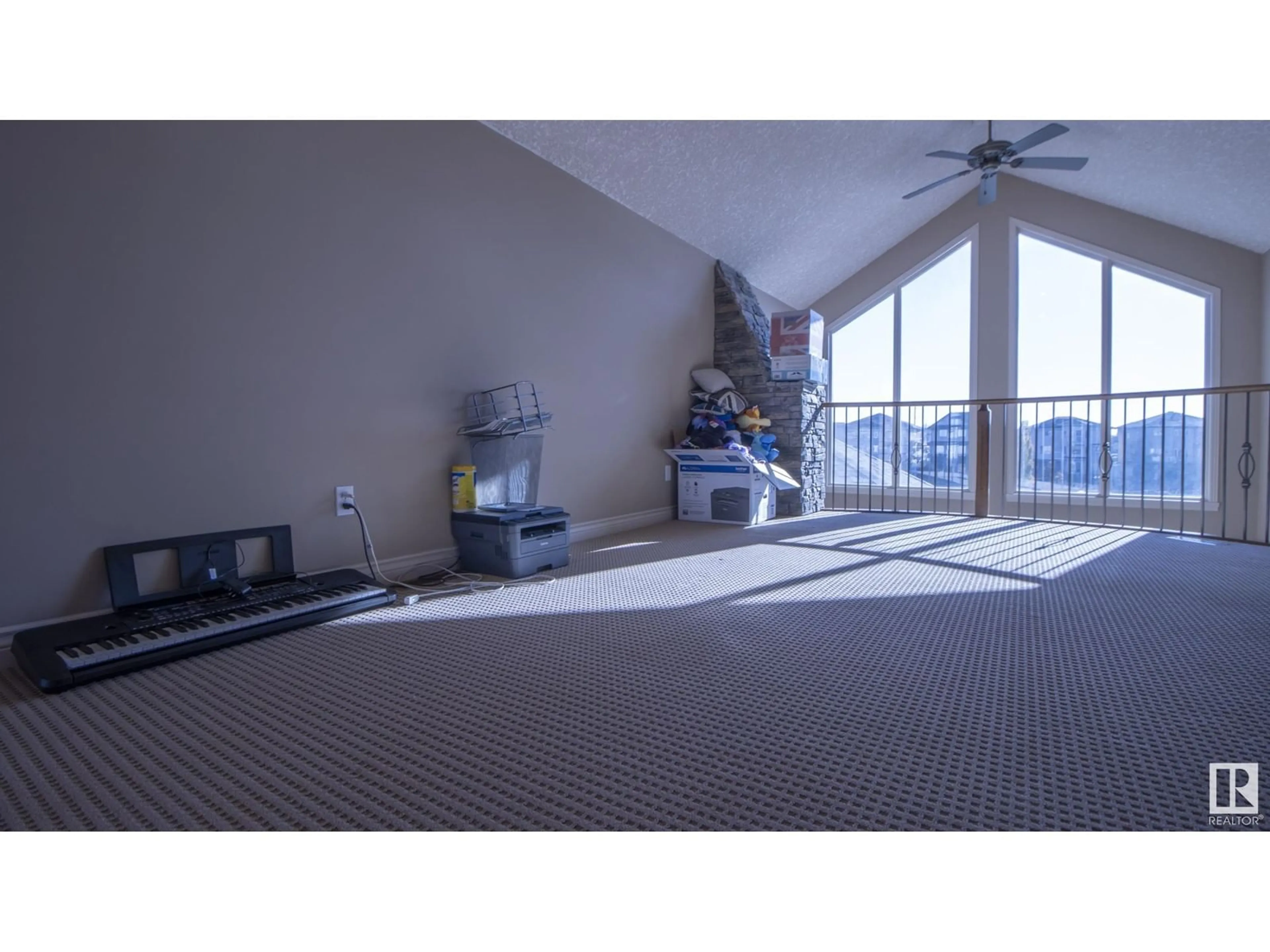 A pic of a room for 352 OZERNA RD NW, Edmonton Alberta T5Z3Y4