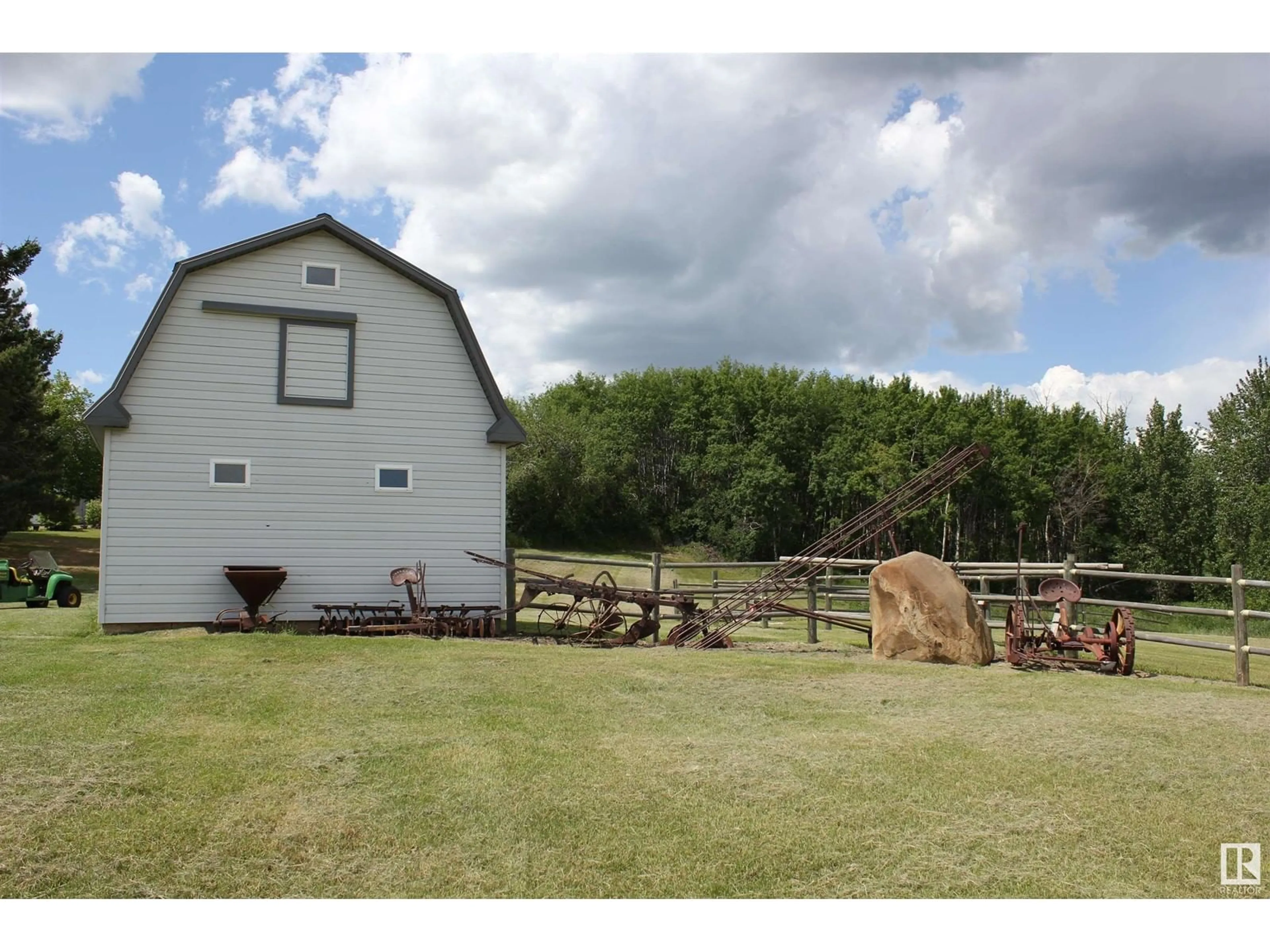 Shed for 540010 RR80, Rural Two Hills County Alberta T0B1C0