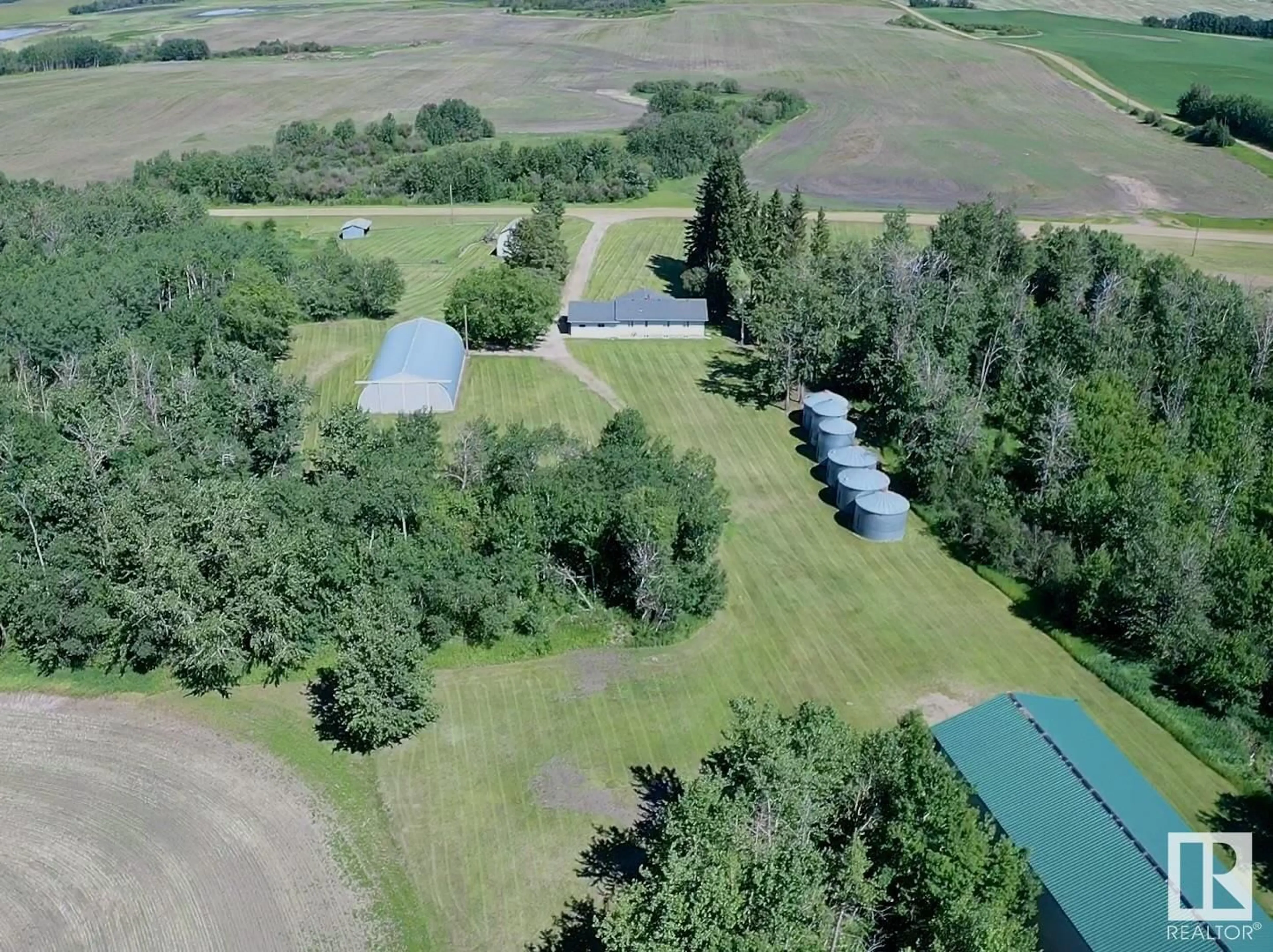 Shed for 540010 RR80, Rural Two Hills County Alberta T0B1C0