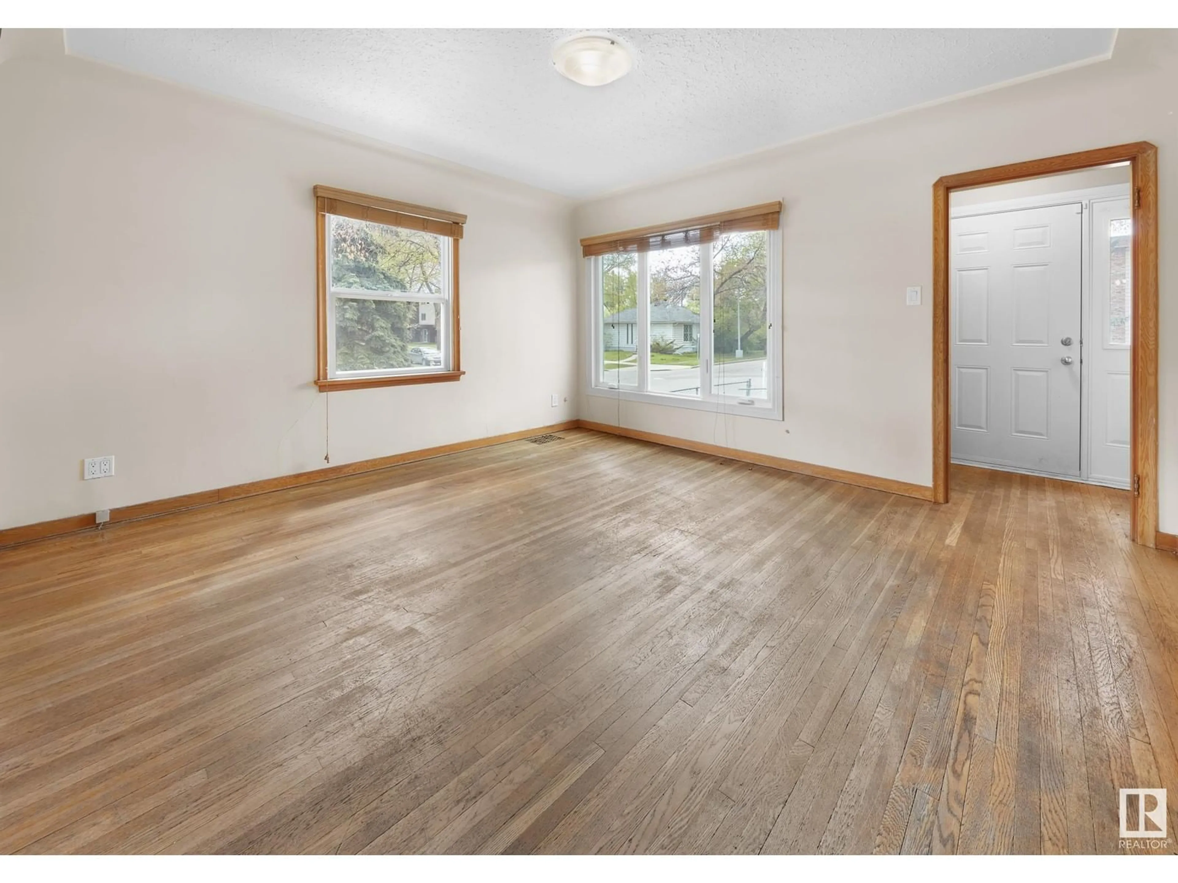 A pic of a room for 10504 78 AV NW, Edmonton Alberta T6E1P4