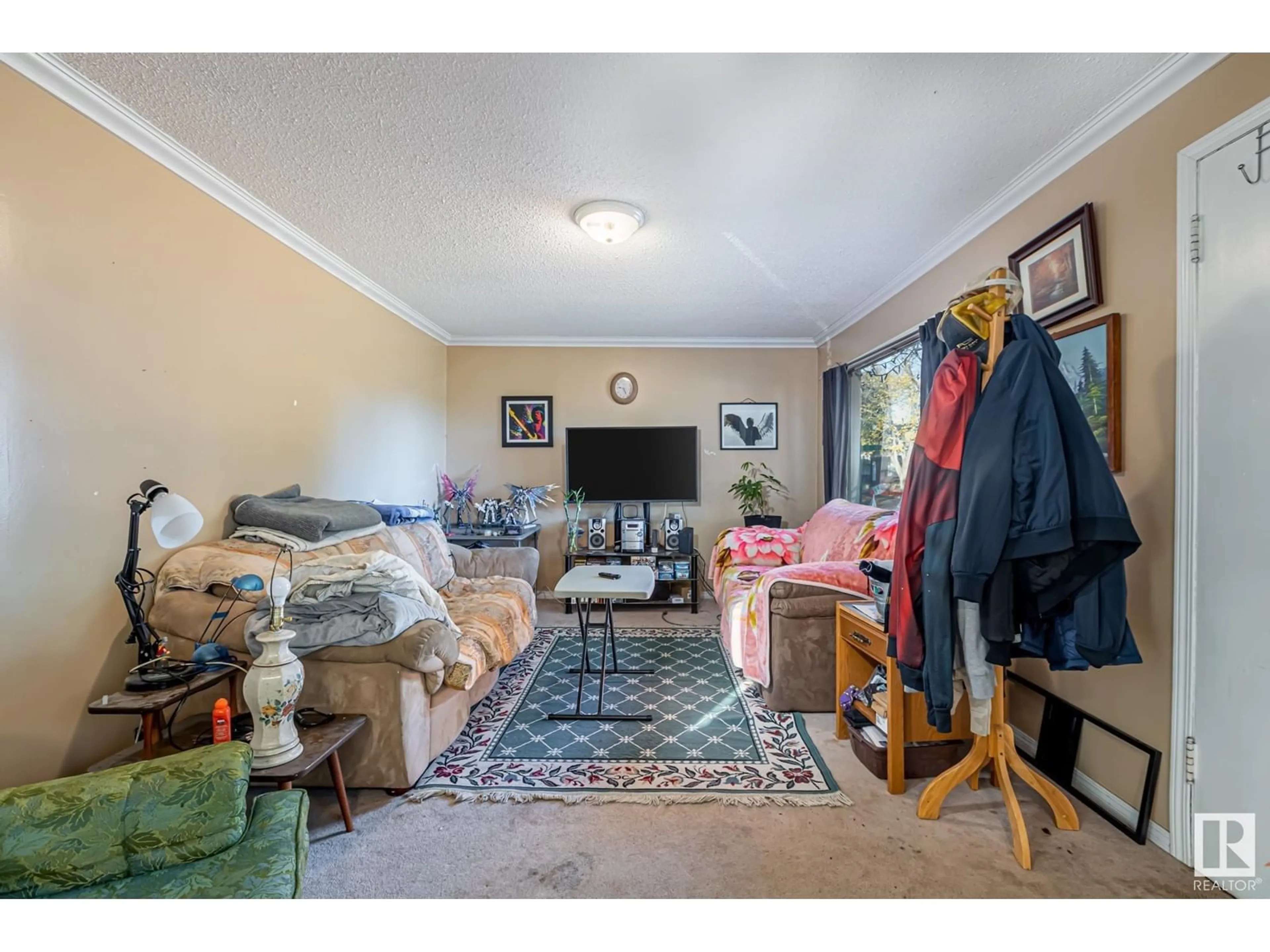 A pic of a room for 8621 117 AV NW, Edmonton Alberta T5B0N7