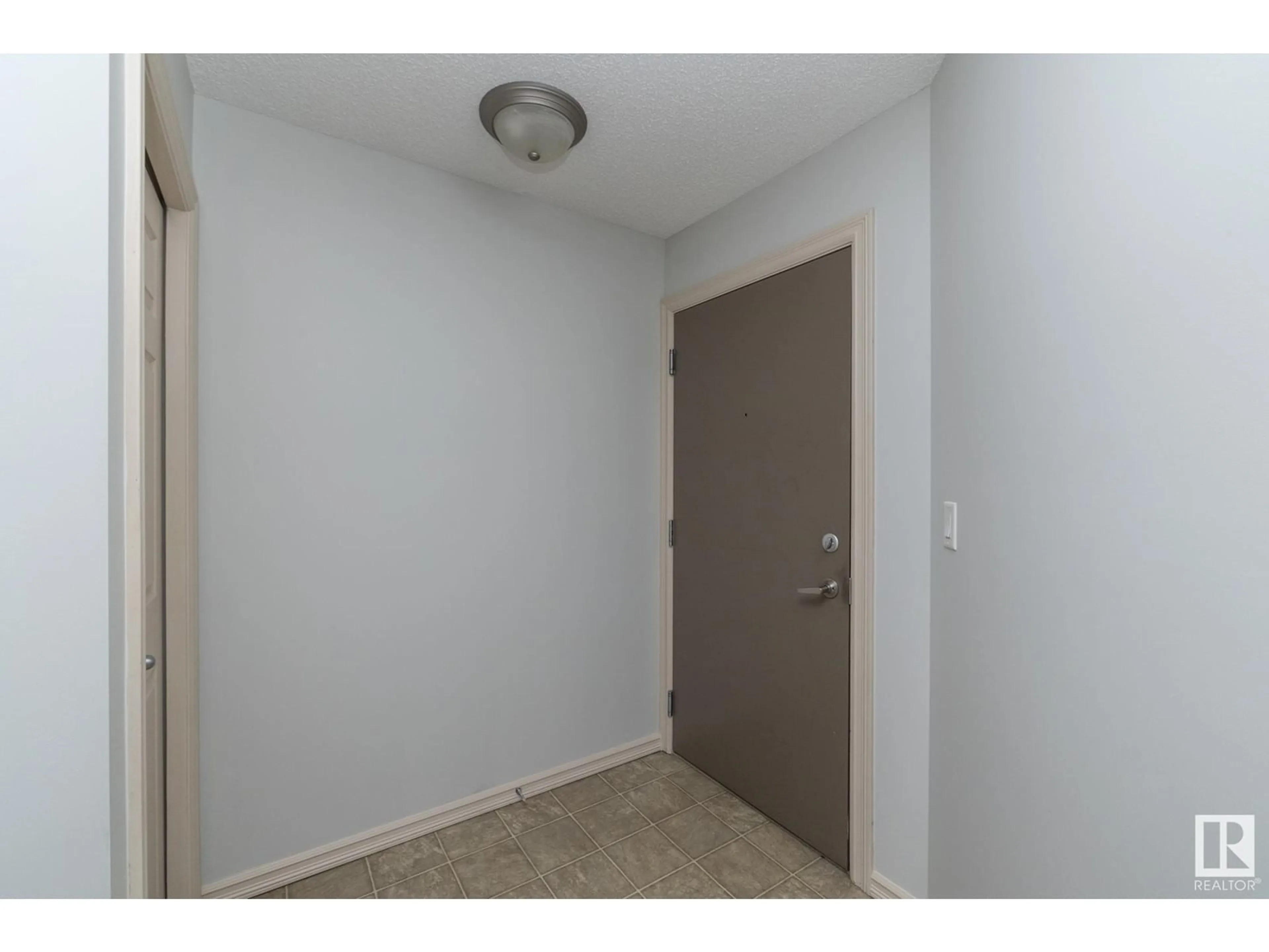 Indoor entryway for #308 4403 23 ST NW, Edmonton Alberta T6T0E4