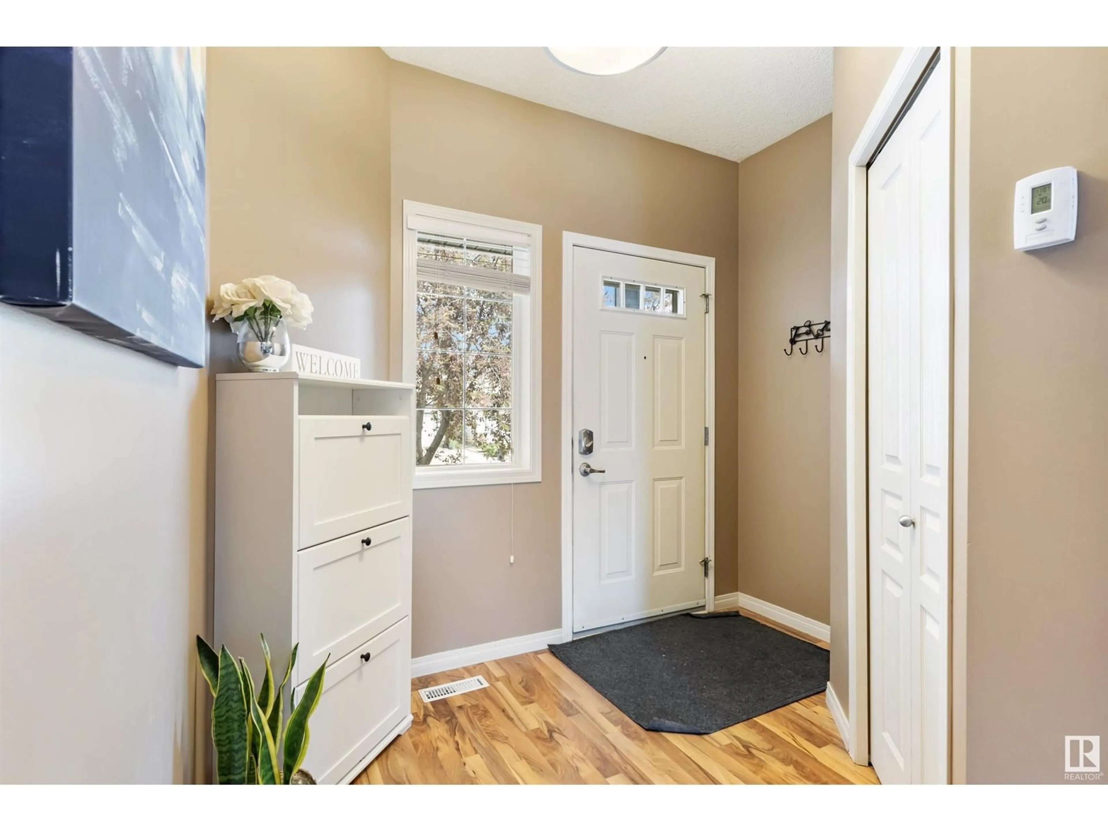 Indoor entryway for 4001 MCMULLEN GR SW, Edmonton Alberta T6W1S8