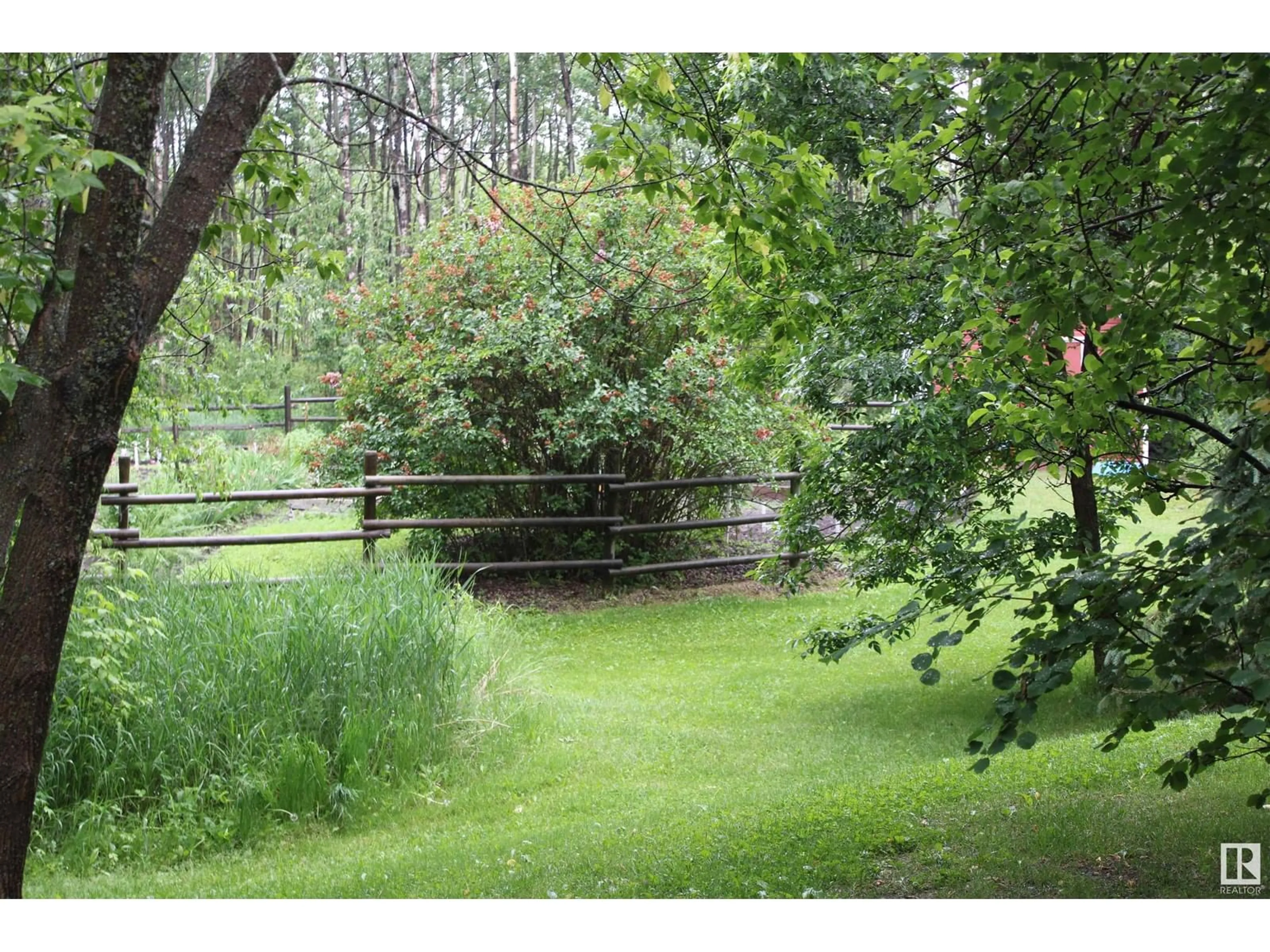 Fenced yard for #28 53407 RGE RD 30, Rural Parkland County Alberta T7Y0E4