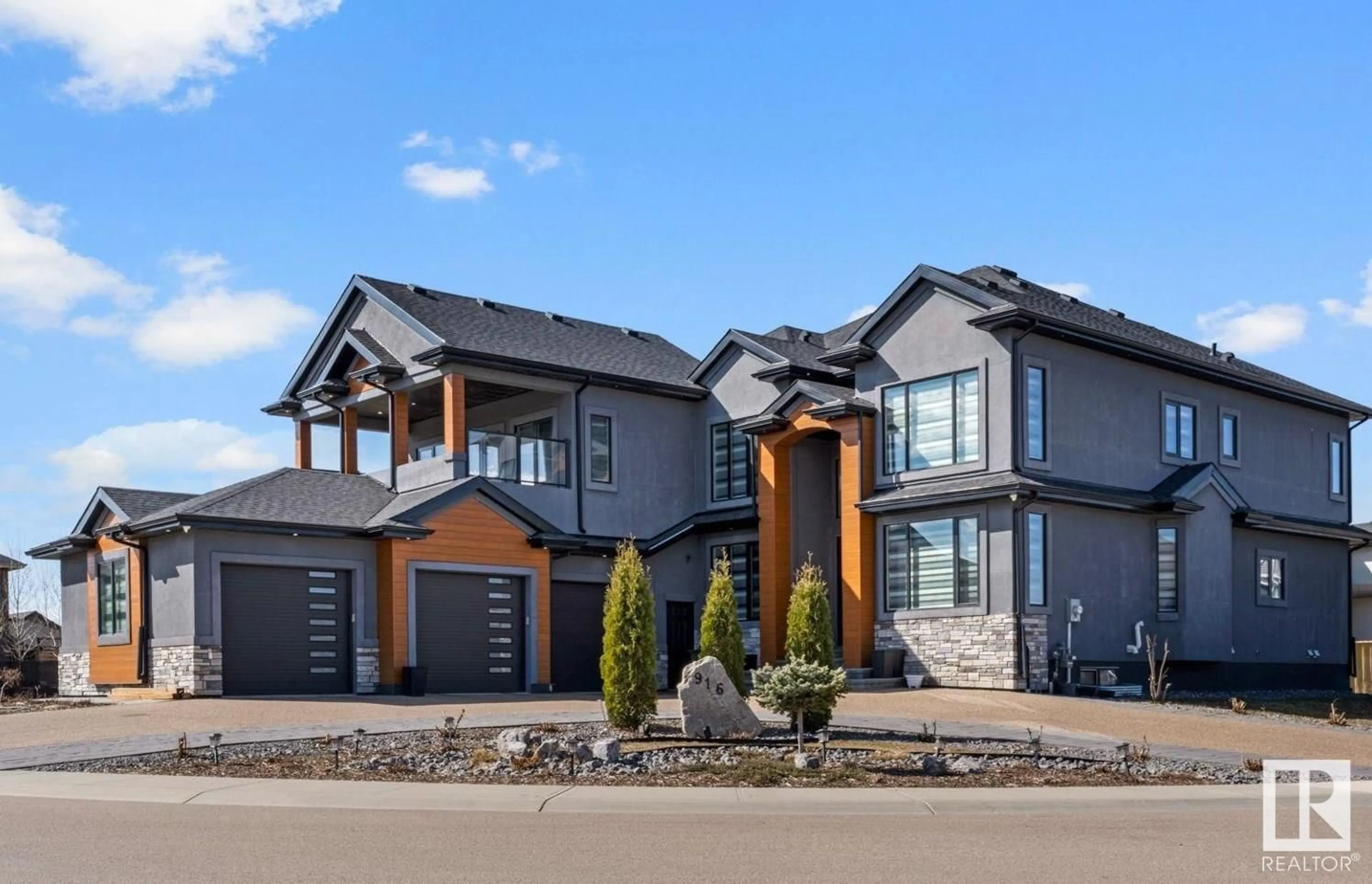 Frontside or backside of a home for 916 166 AV NW, Edmonton Alberta T5Y0P6