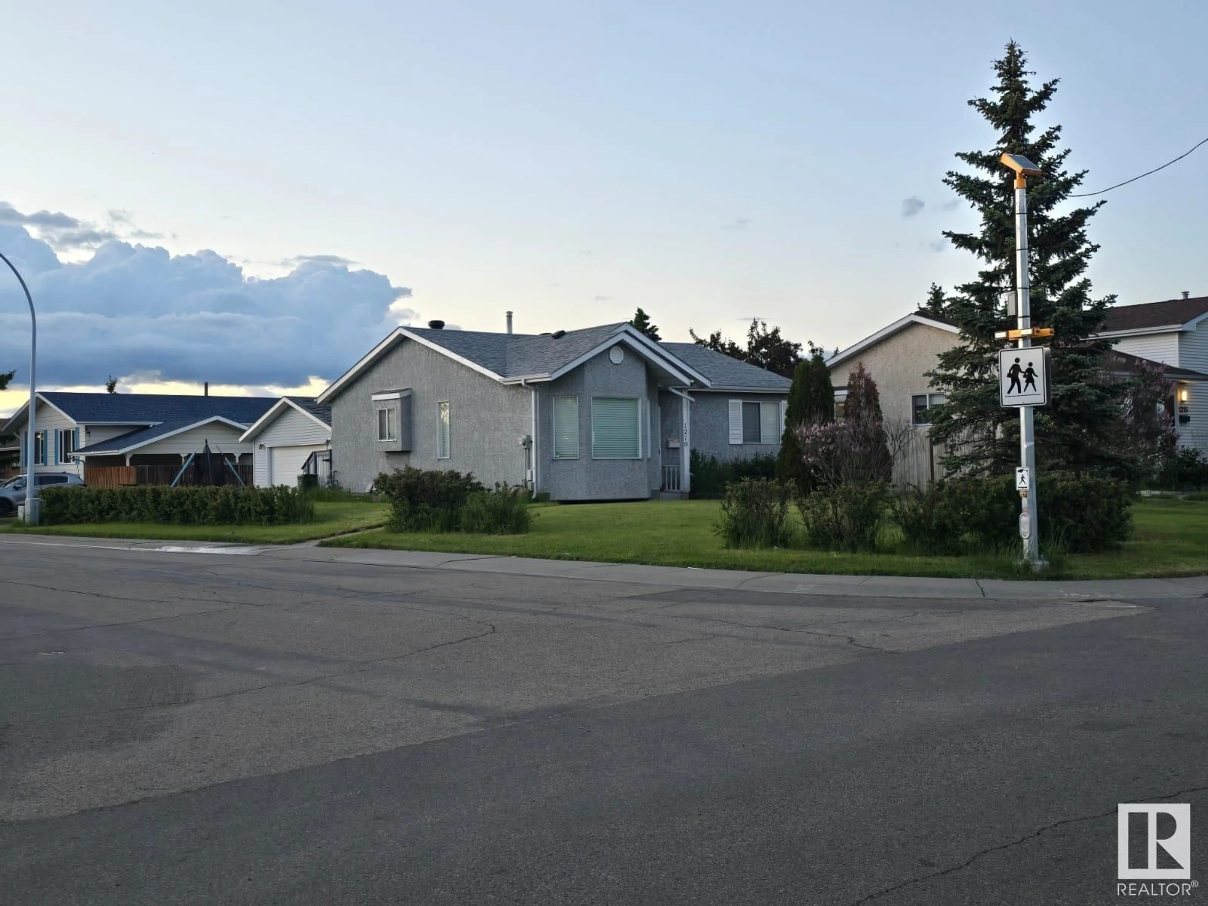 Frontside or backside of a home for 1219 LAKEWOOD RD N NW, Edmonton Alberta T6K0C6
