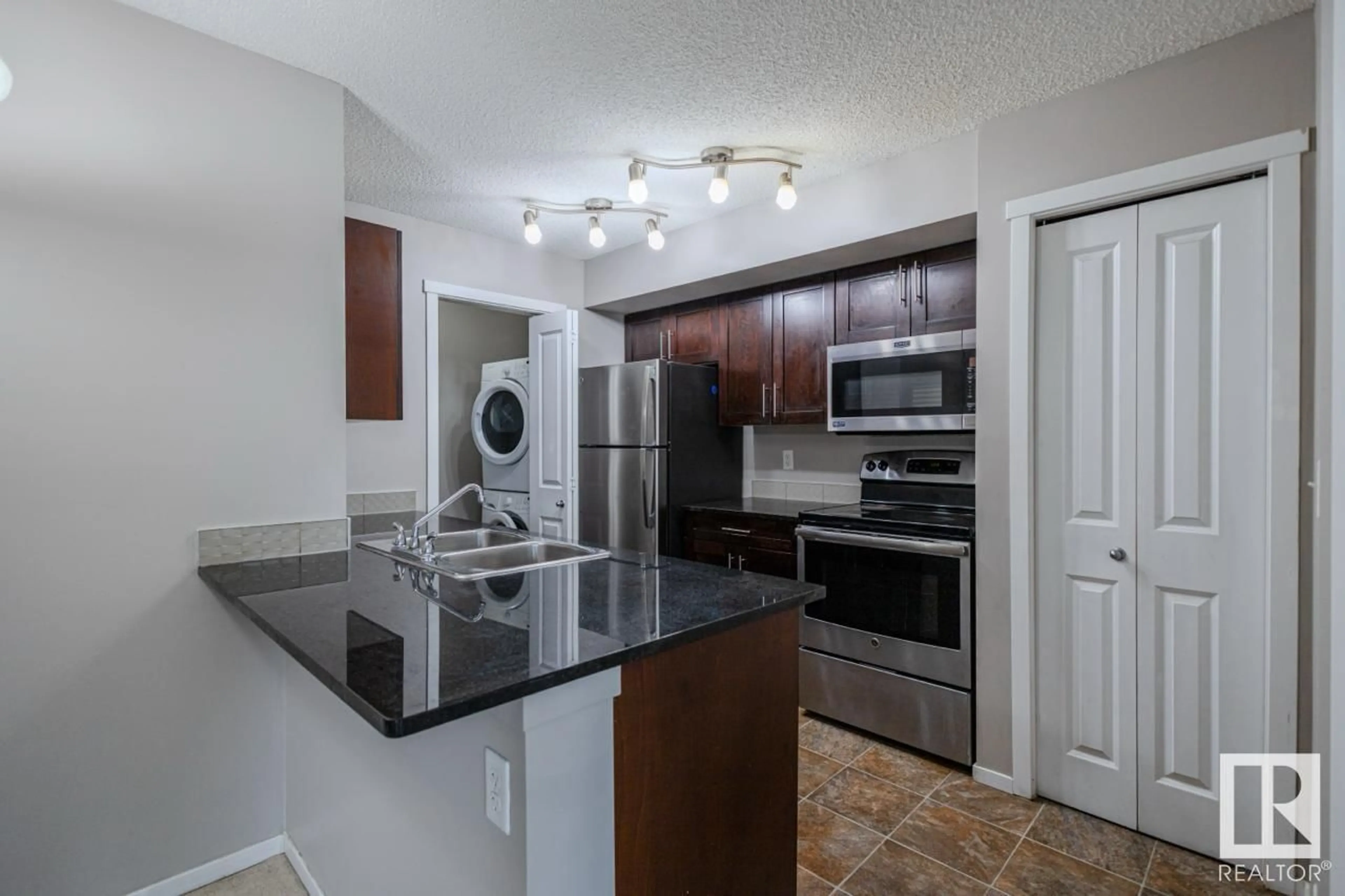 Standard kitchen for #220 111 WATT CM SW, Edmonton Alberta T6X2C6