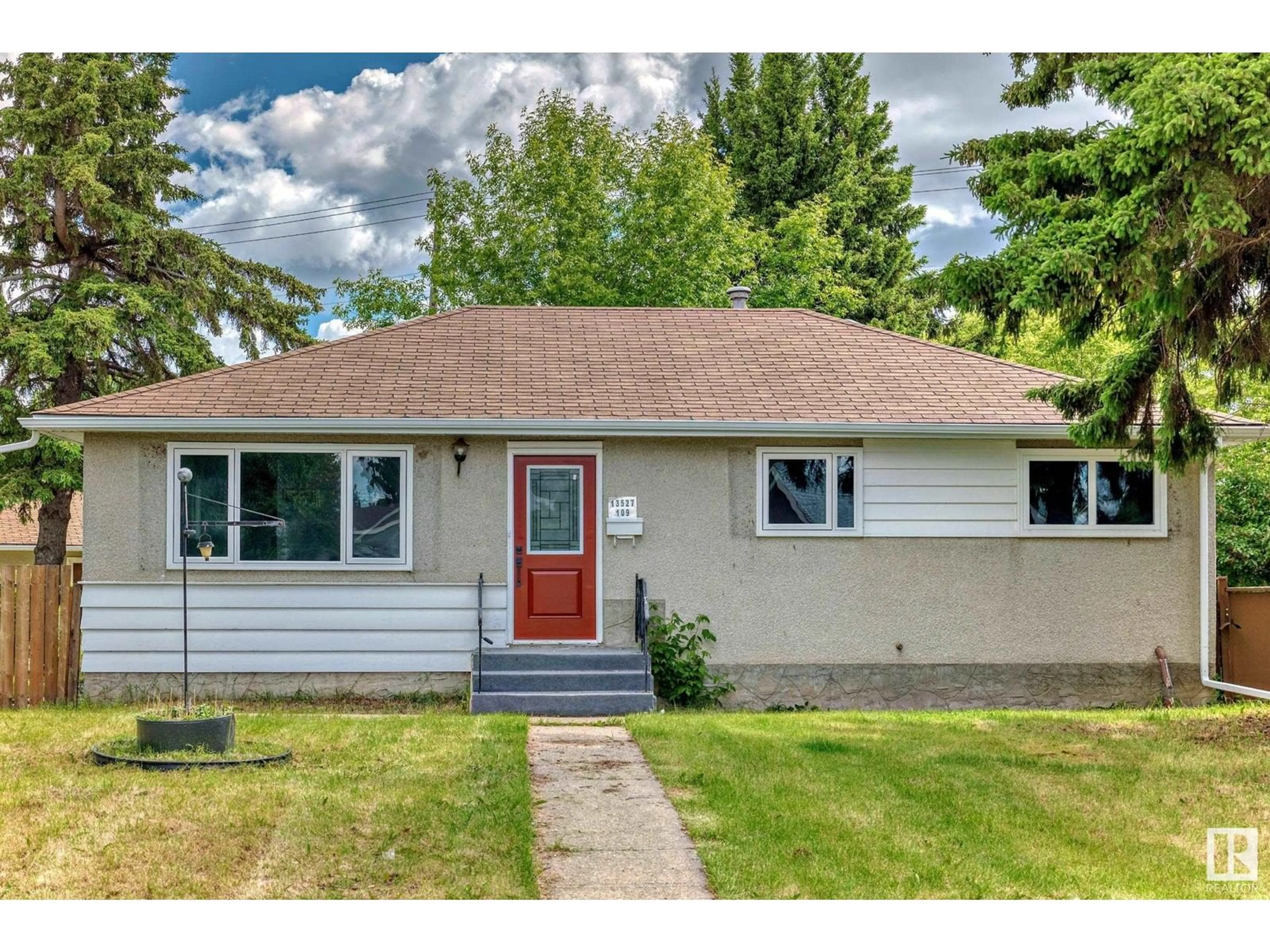 Frontside or backside of a home for 13527 109 ST NW, Edmonton Alberta T5E4Y6