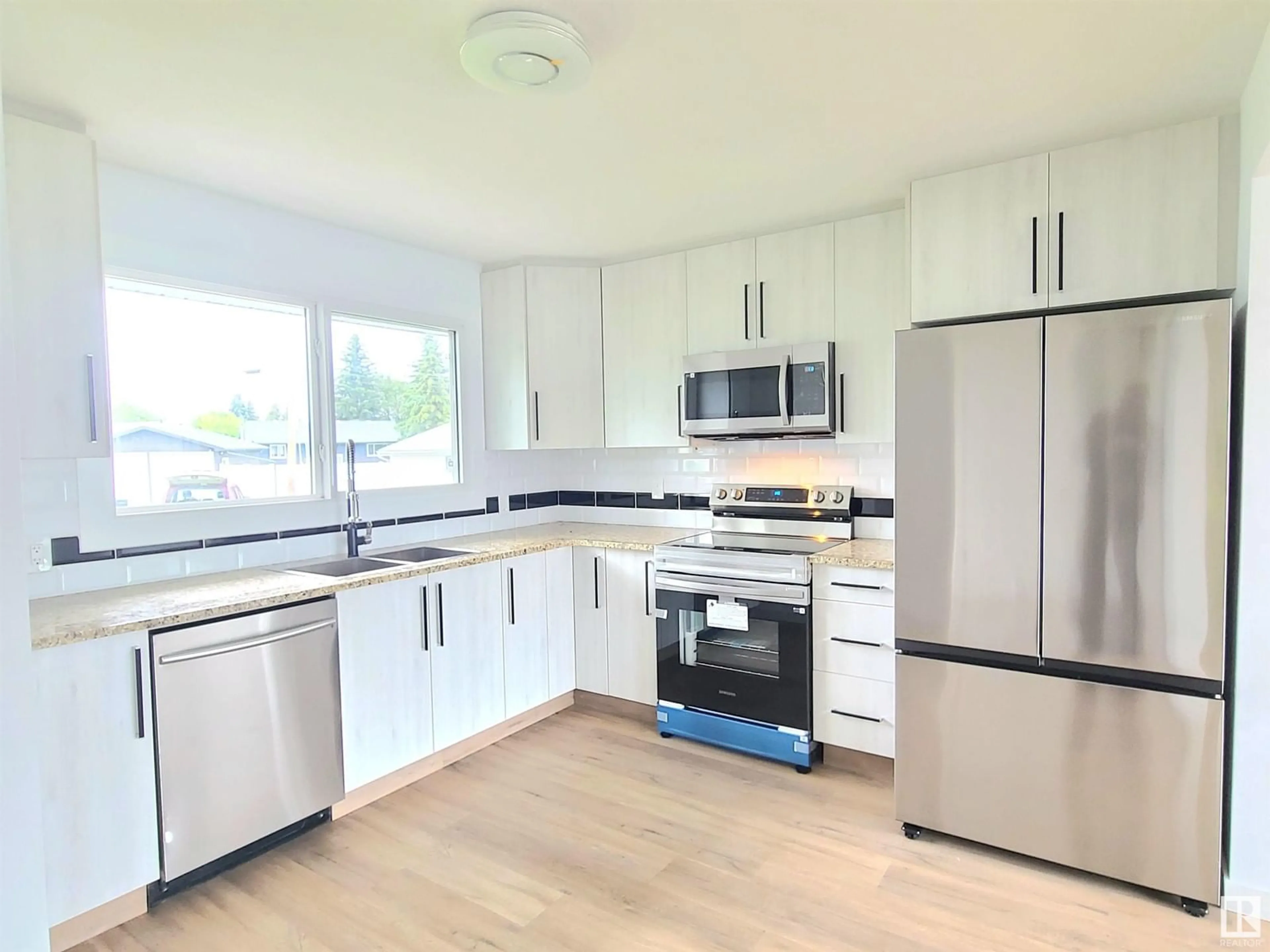 Standard kitchen for 10545 162 ST NW, Edmonton Alberta T5P3M4