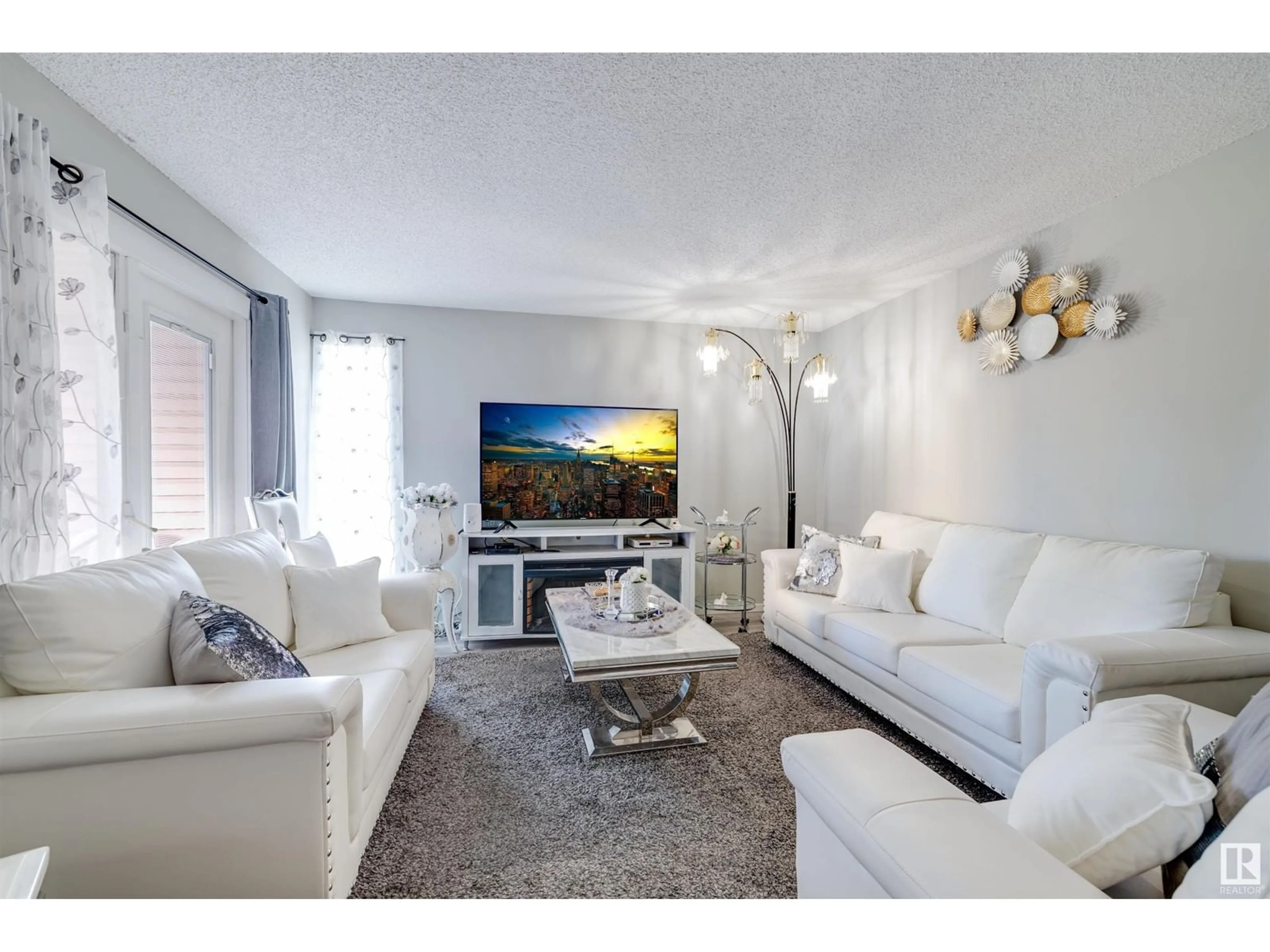Living room for 14612 25 ST NW, Edmonton Alberta T5Y1X4