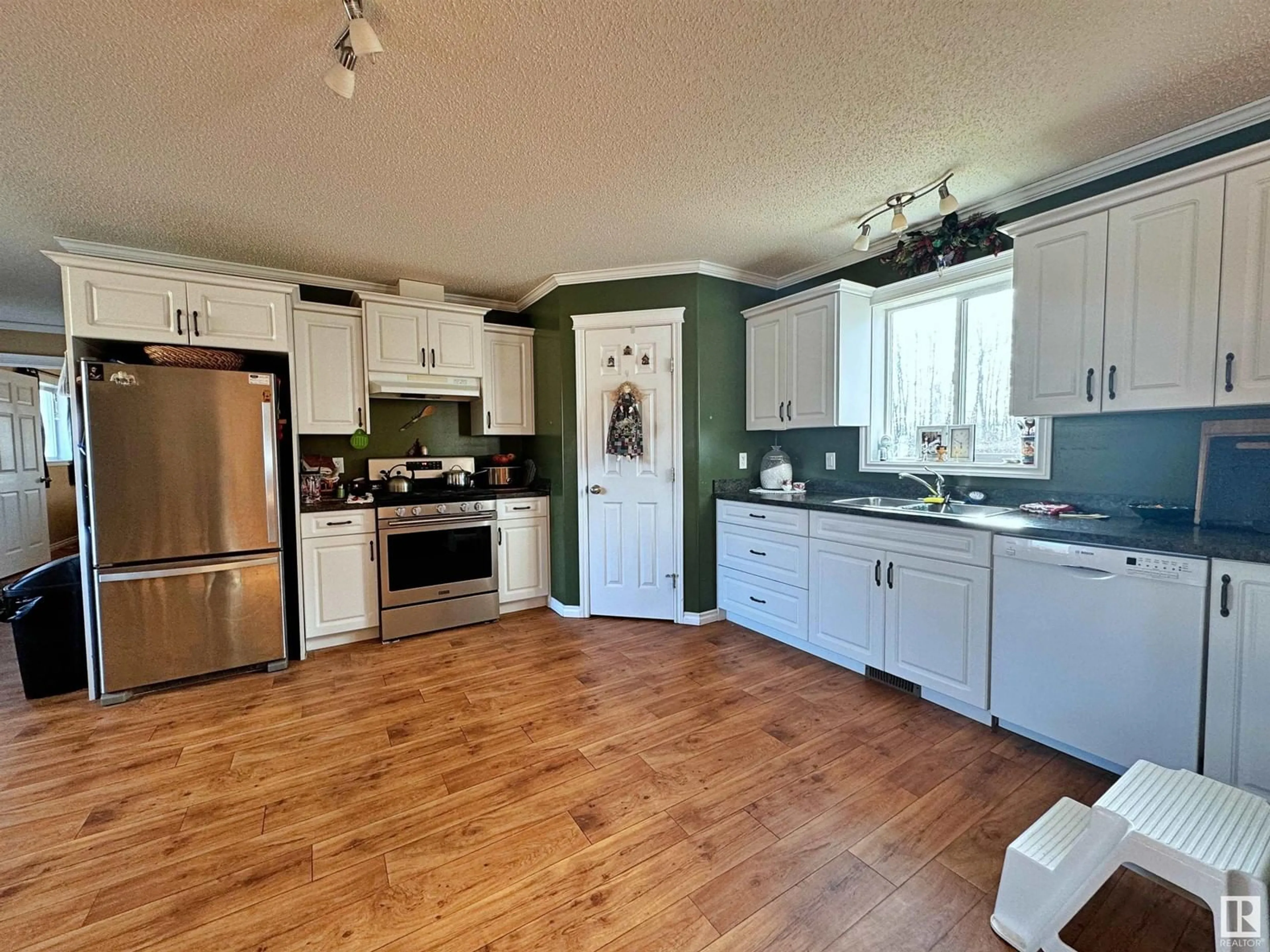 Kitchen for 623014 RGE RD 62, Rural Woodlands County Alberta T0G1A0