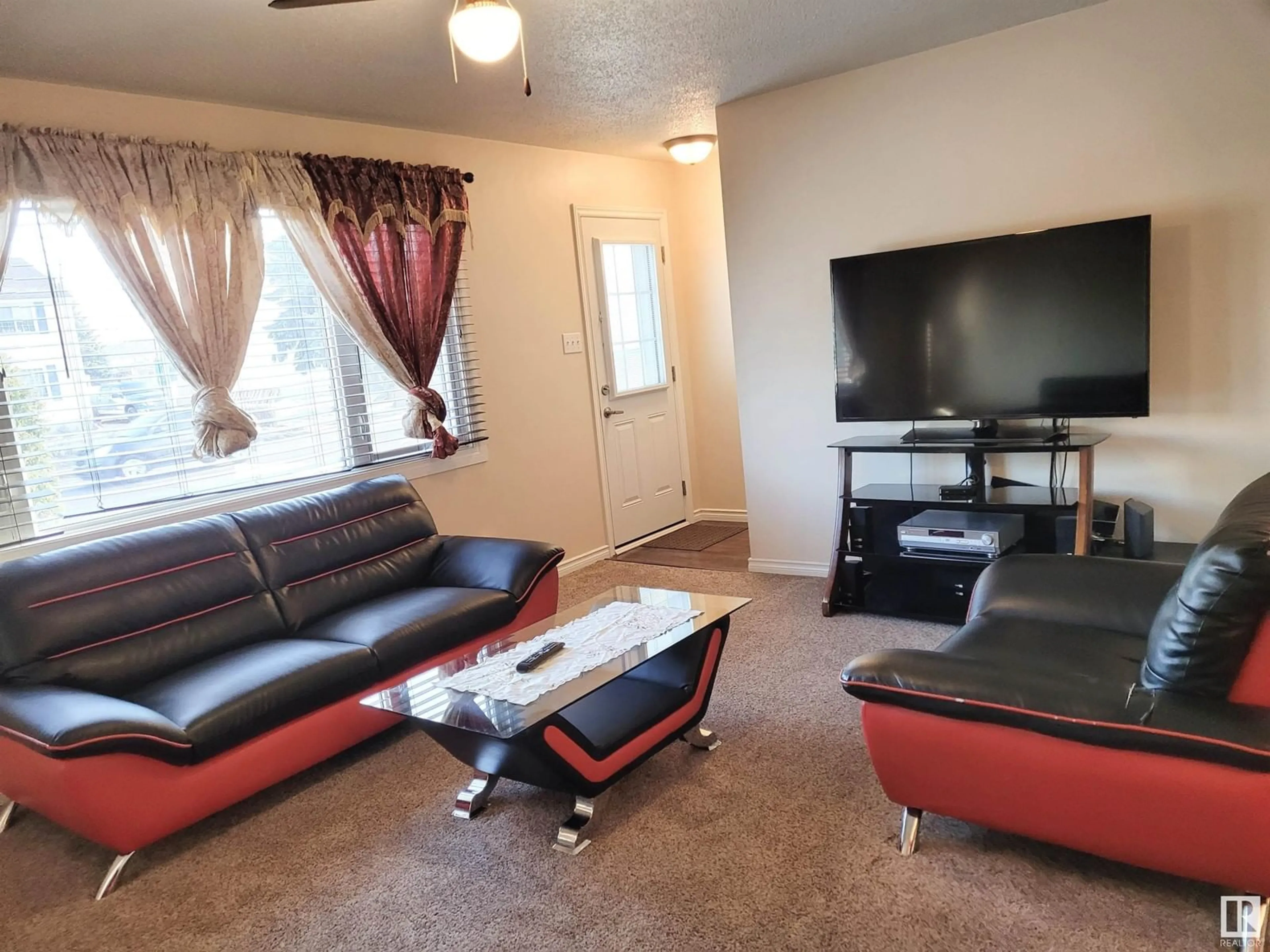 A pic of a room for 13412 127 ST NW, Edmonton Alberta T5L1B7