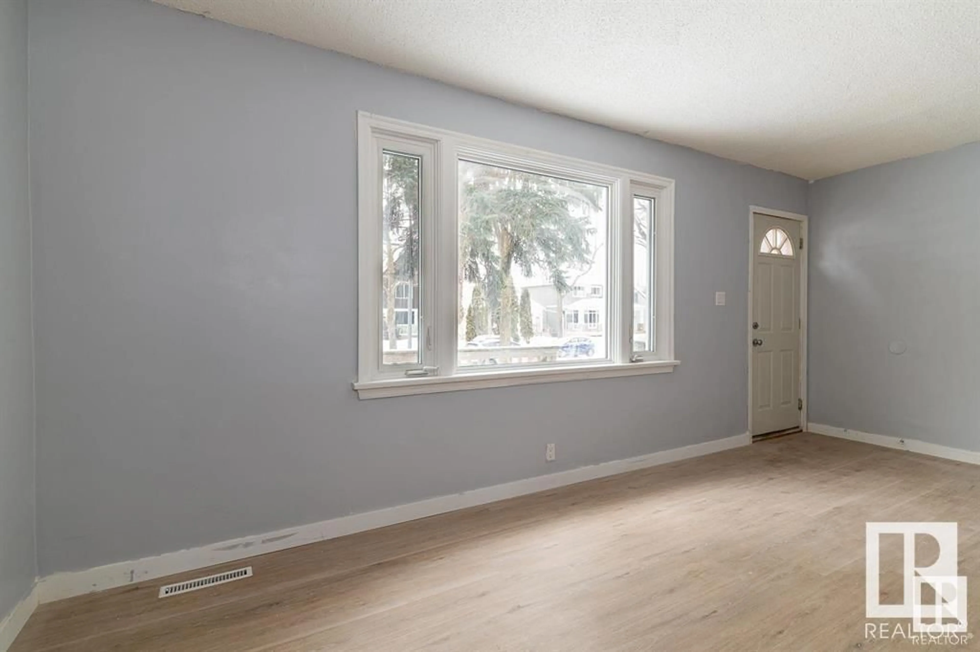 A pic of a room for 10922 62 AV NW, Edmonton Alberta T6H1N2