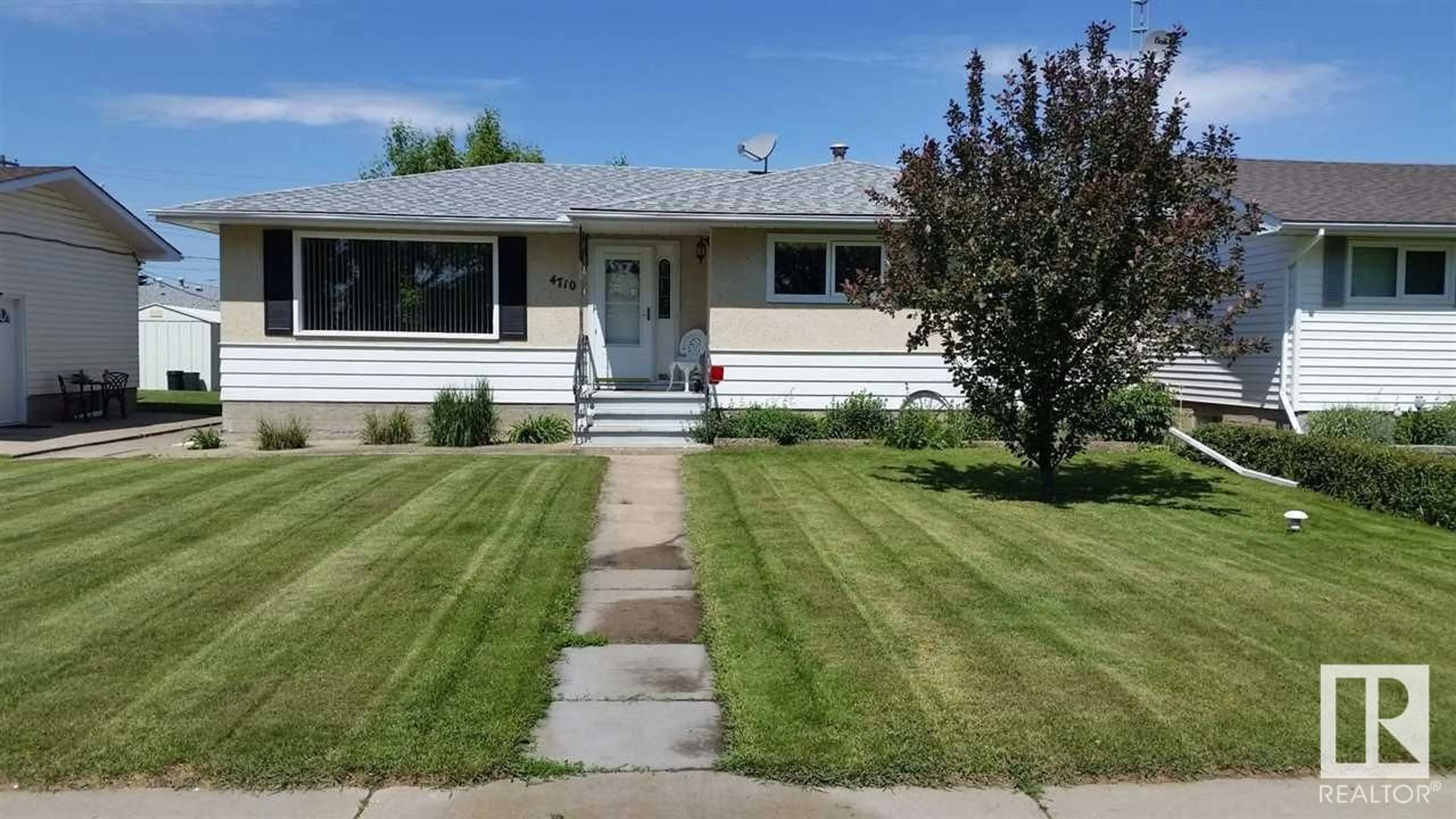 Frontside or backside of a home for 4710 52ST, Vegreville Alberta T9C1M7