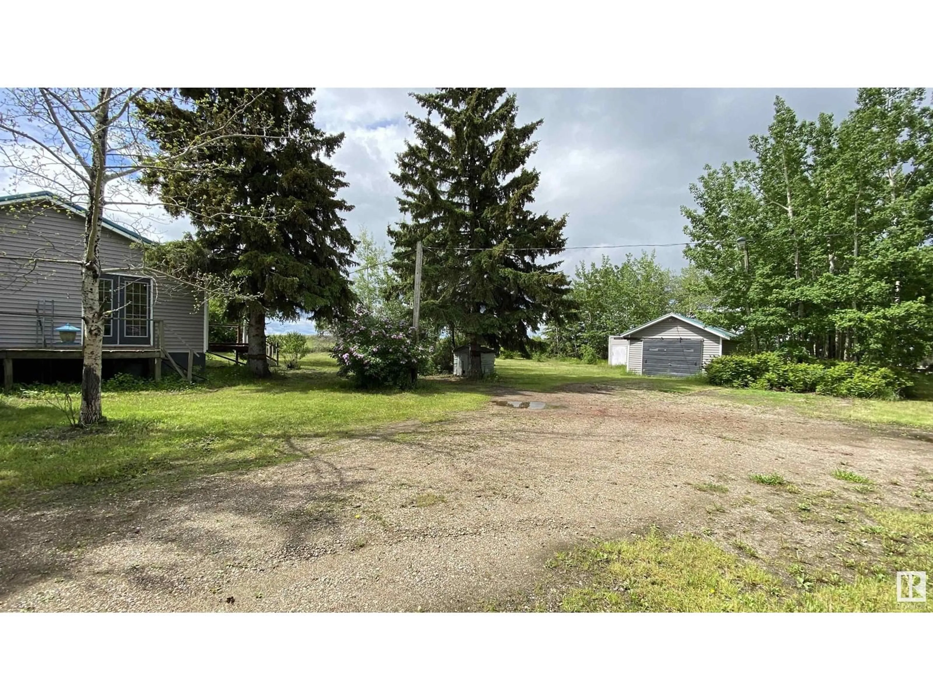 A pic from outside/outdoor area/front of a property/back of a property/a pic from drone, unknown for 112 - 59310 RNG RD, Rural St. Paul County Alberta T0A0C0