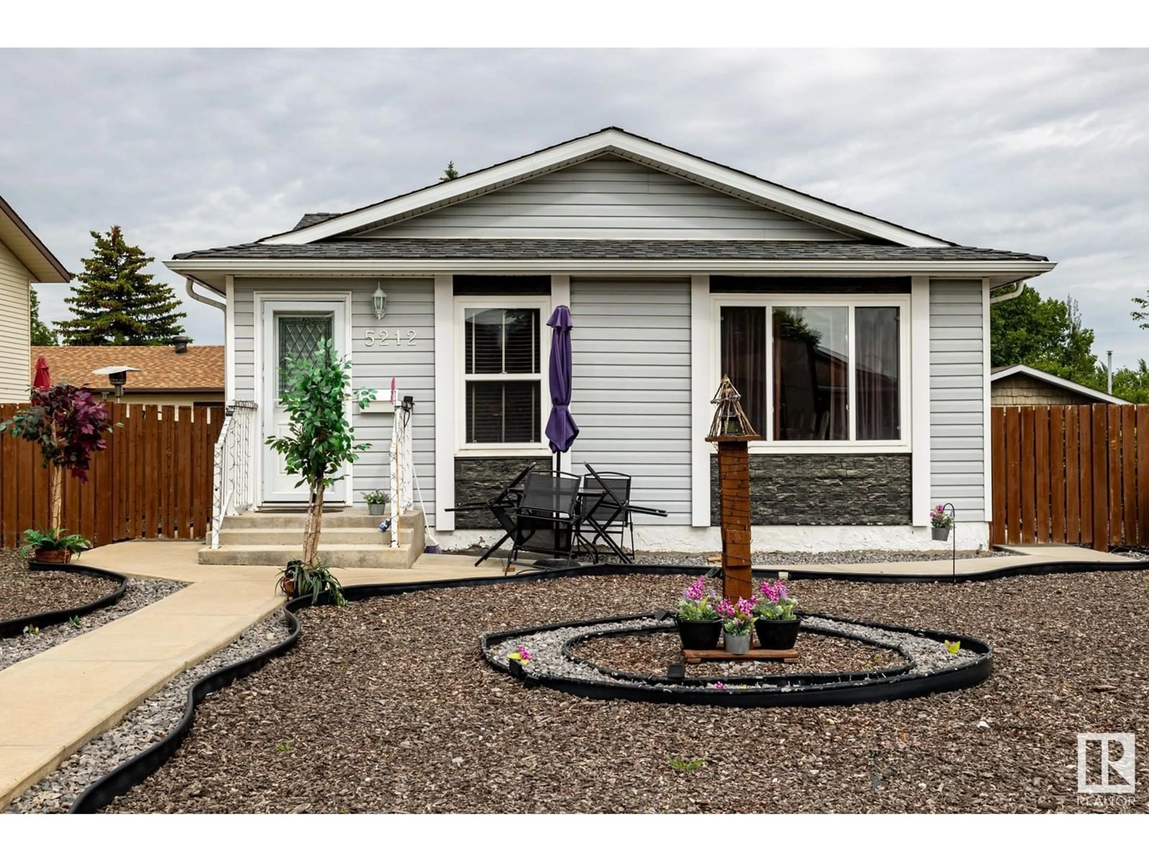 Home with vinyl exterior material for 5212 10 AV NW, Edmonton Alberta T6L1Z1