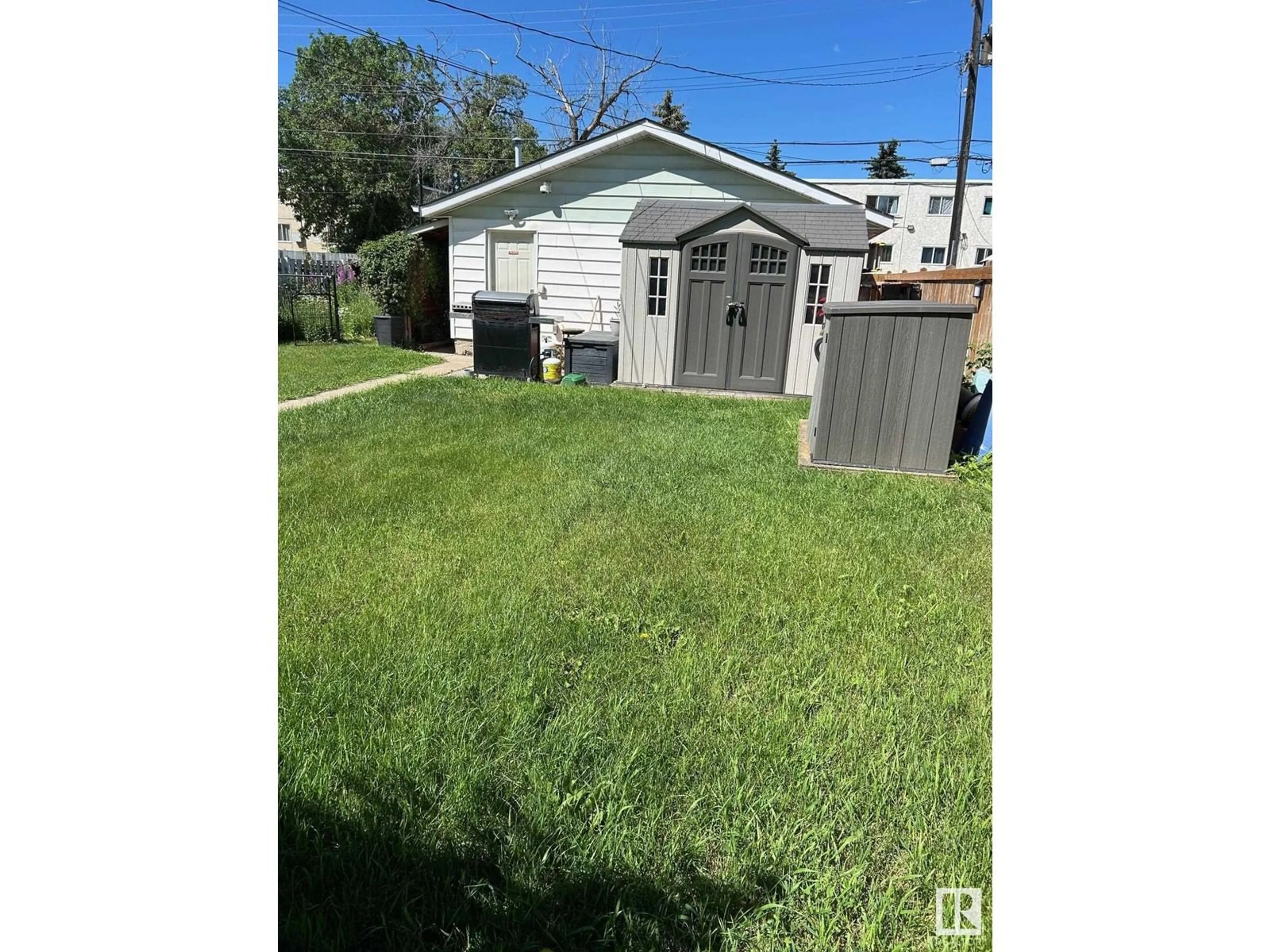 Fenced yard for 12340 81 ST NW, Edmonton Alberta T5B2T5