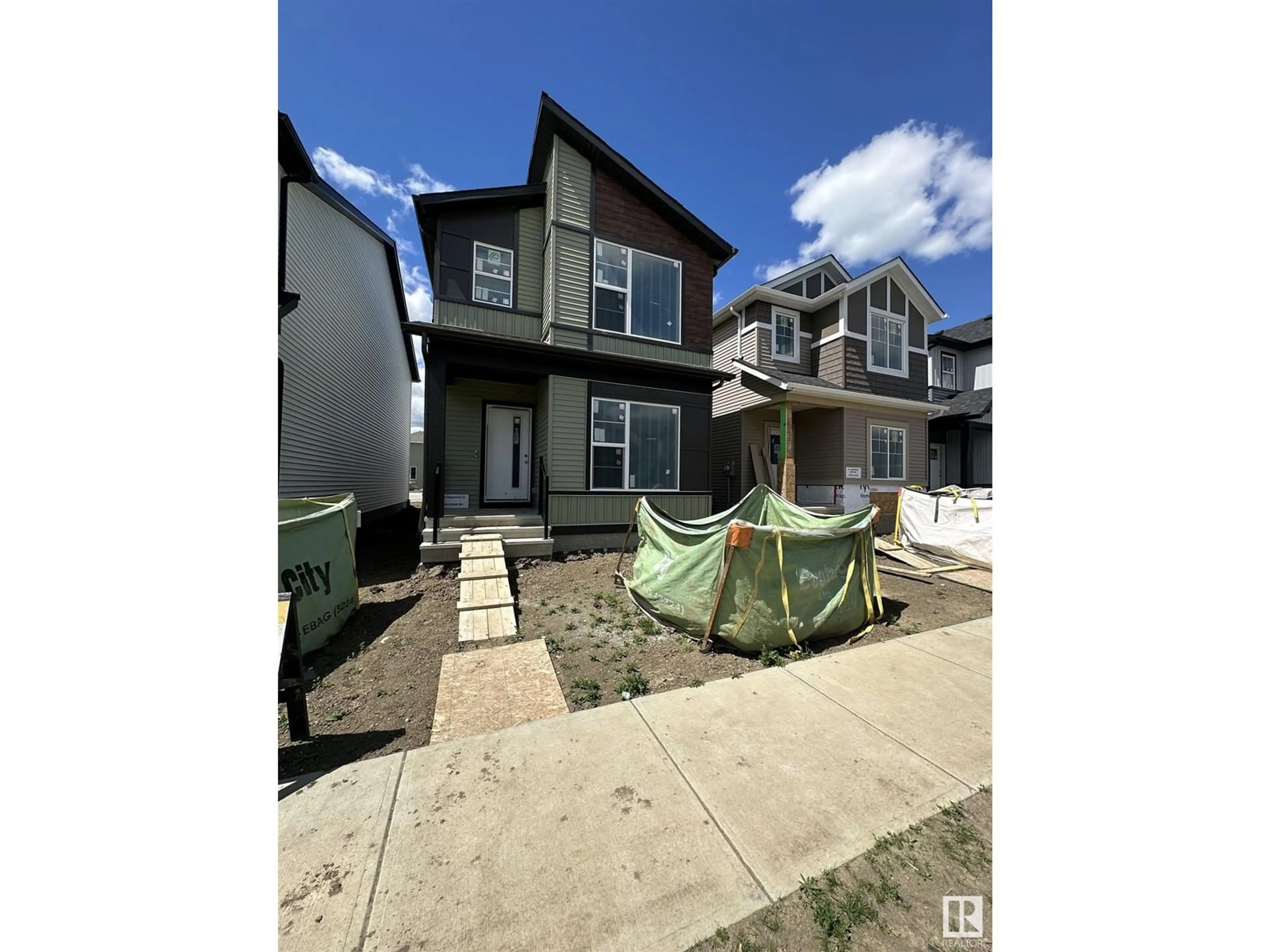 Frontside or backside of a home for 472 EDGEMONT DR NW, Edmonton Alberta T6M1J8