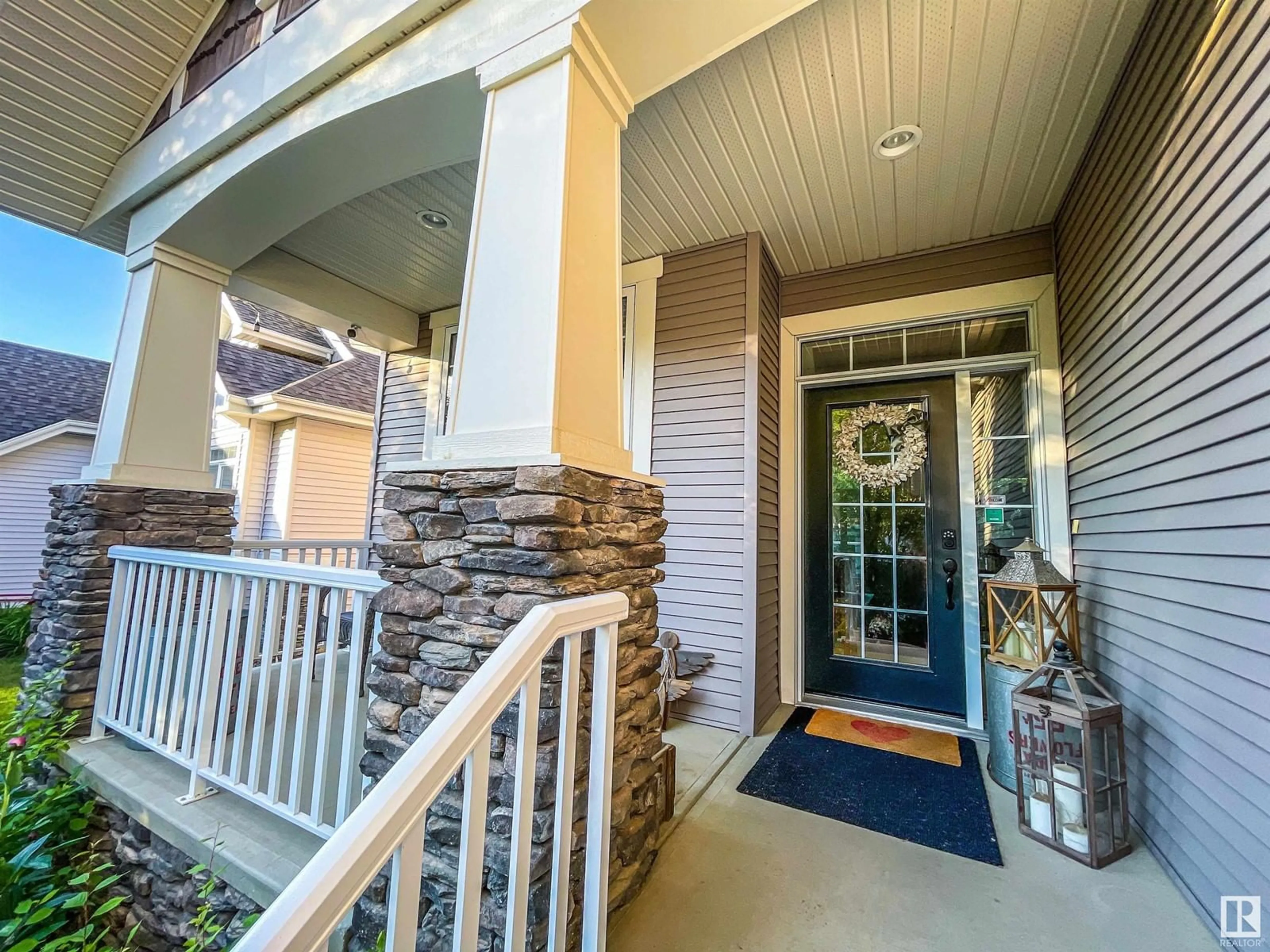 Indoor entryway for 4915 210 ST NW, Edmonton Alberta T6M0A8