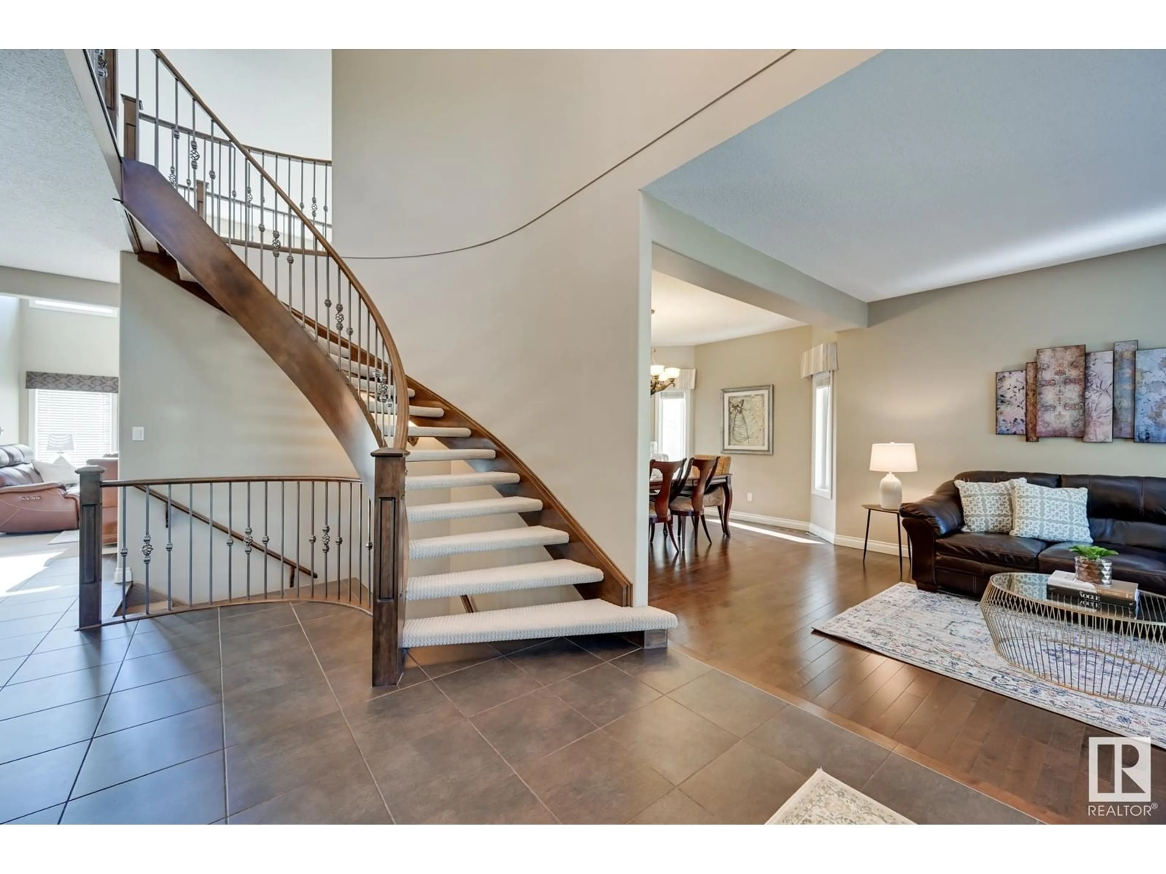 Indoor foyer for 1178 HOLLANDS WY NW, Edmonton Alberta T6R3S9