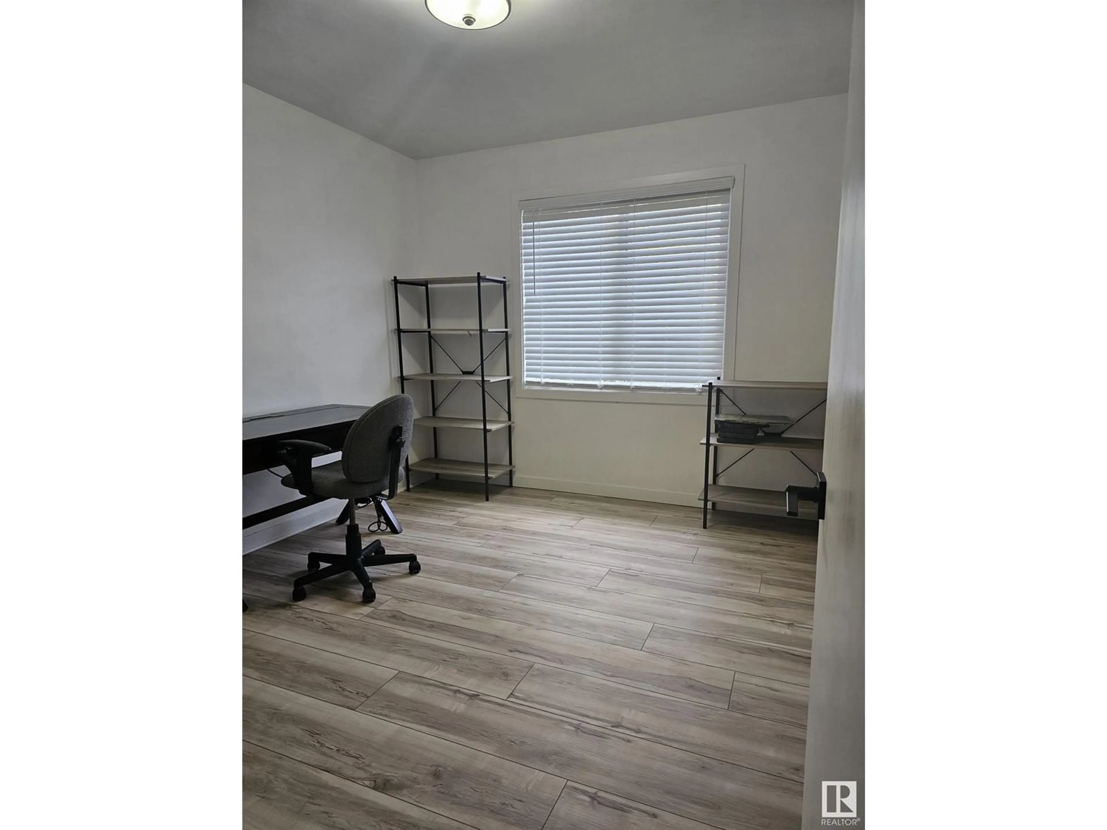 A pic of a room for 12927 71 ST NW, Edmonton Alberta T5C0M4