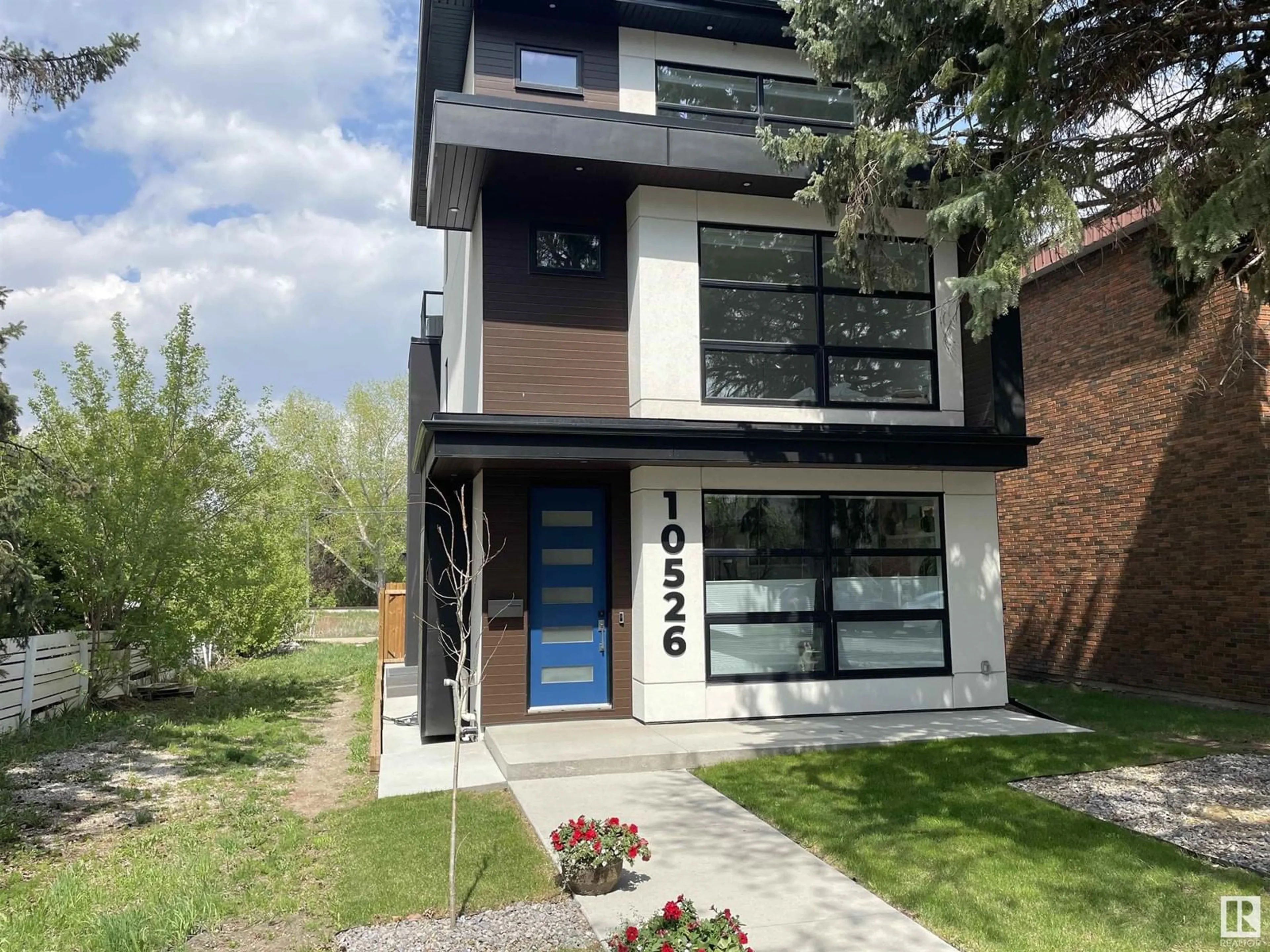 Outside view for 10526 85 AV NW, Edmonton Alberta T6E2K4