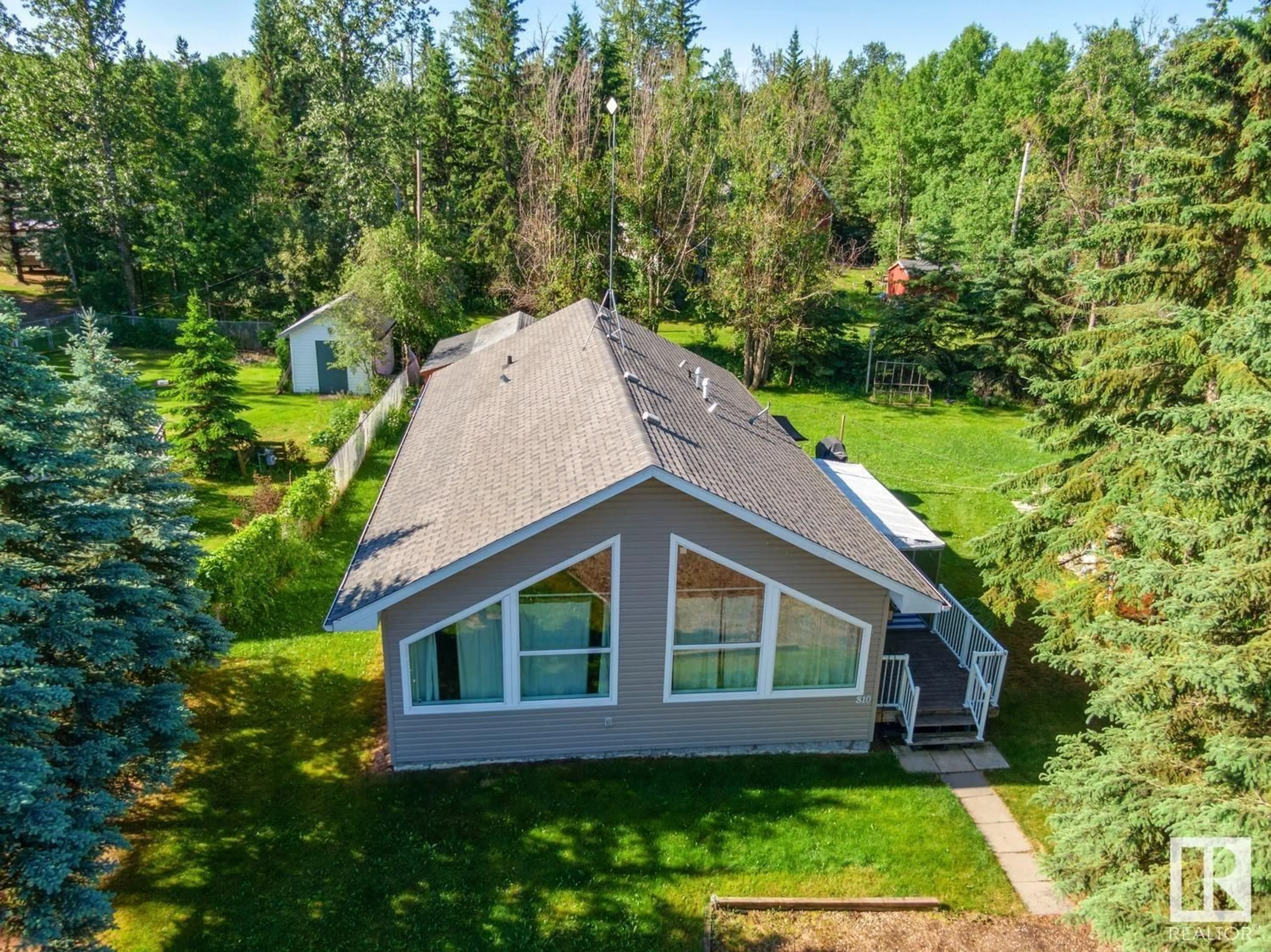 Frontside or backside of a home for 810 8 ST, Rural Lac Ste. Anne County Alberta T0E0A2