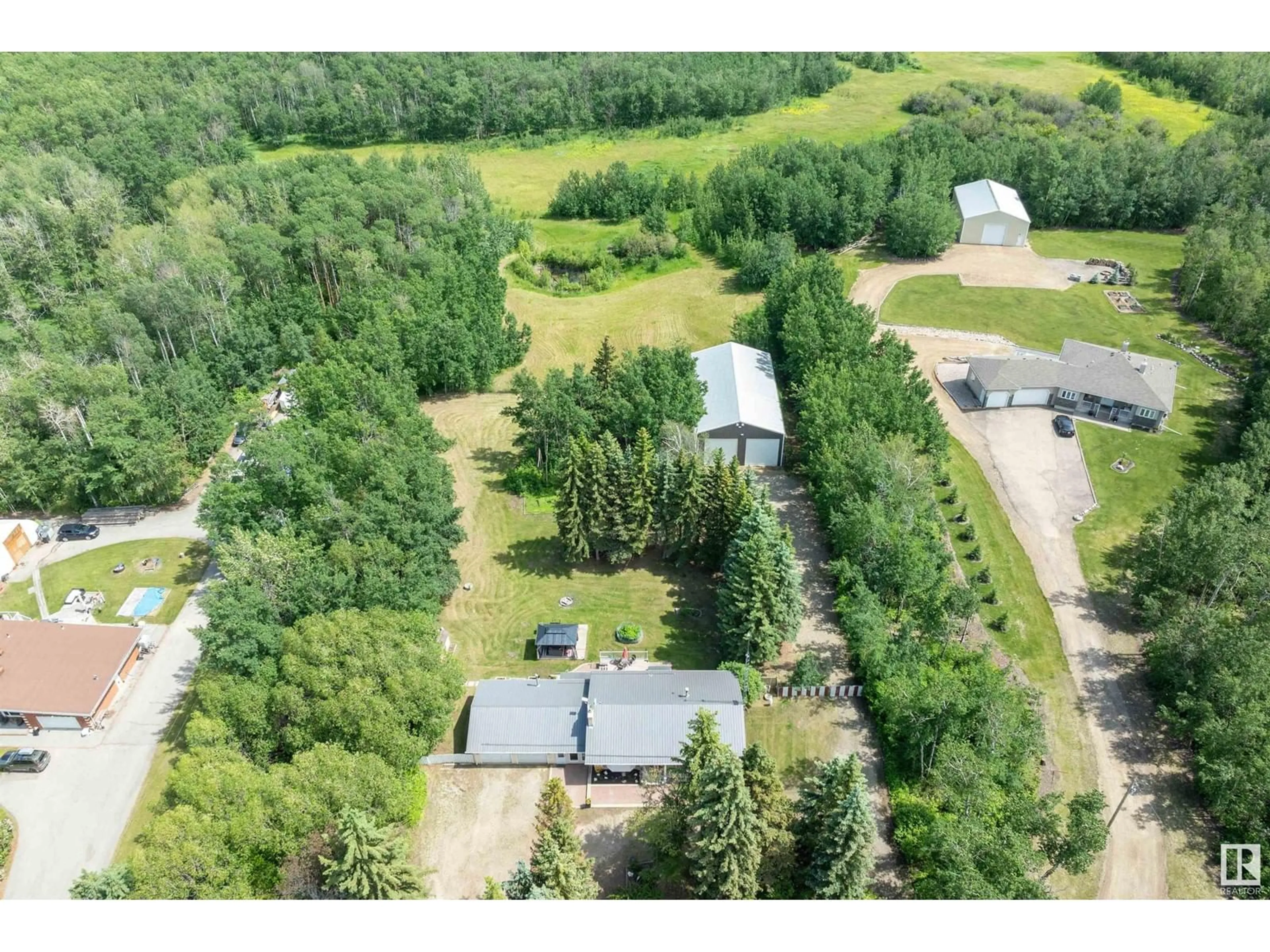 Cottage for 110 49547 Range Road 243, Rural Leduc County Alberta T4X1Z8