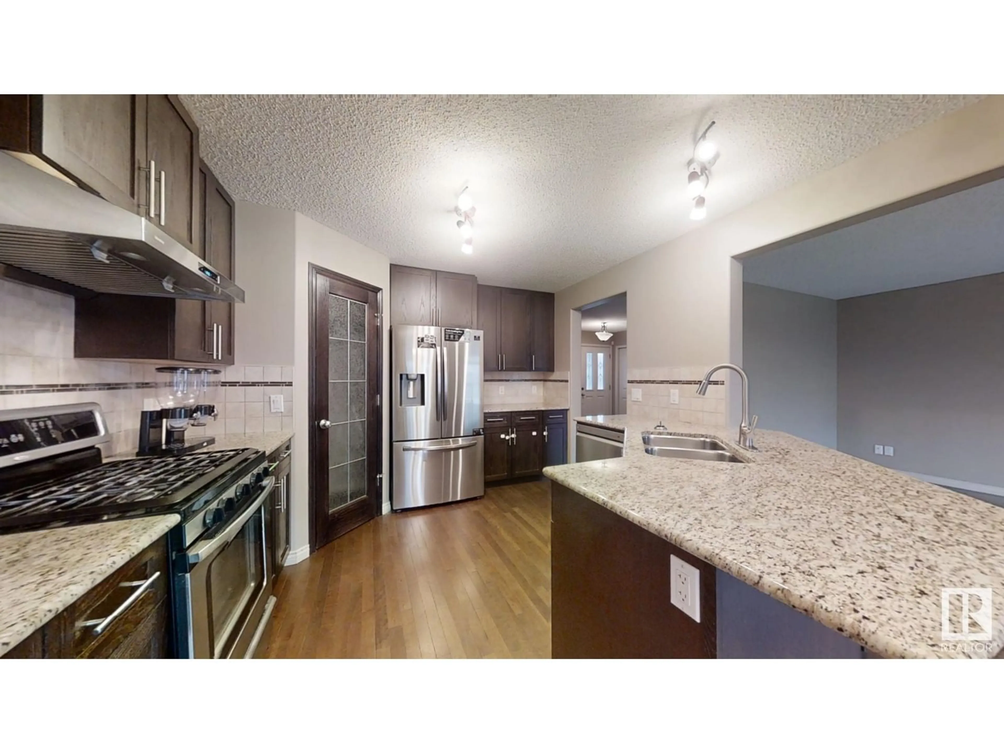 Kitchen for 18015 87 ST NW, Edmonton Alberta T5Z0G6