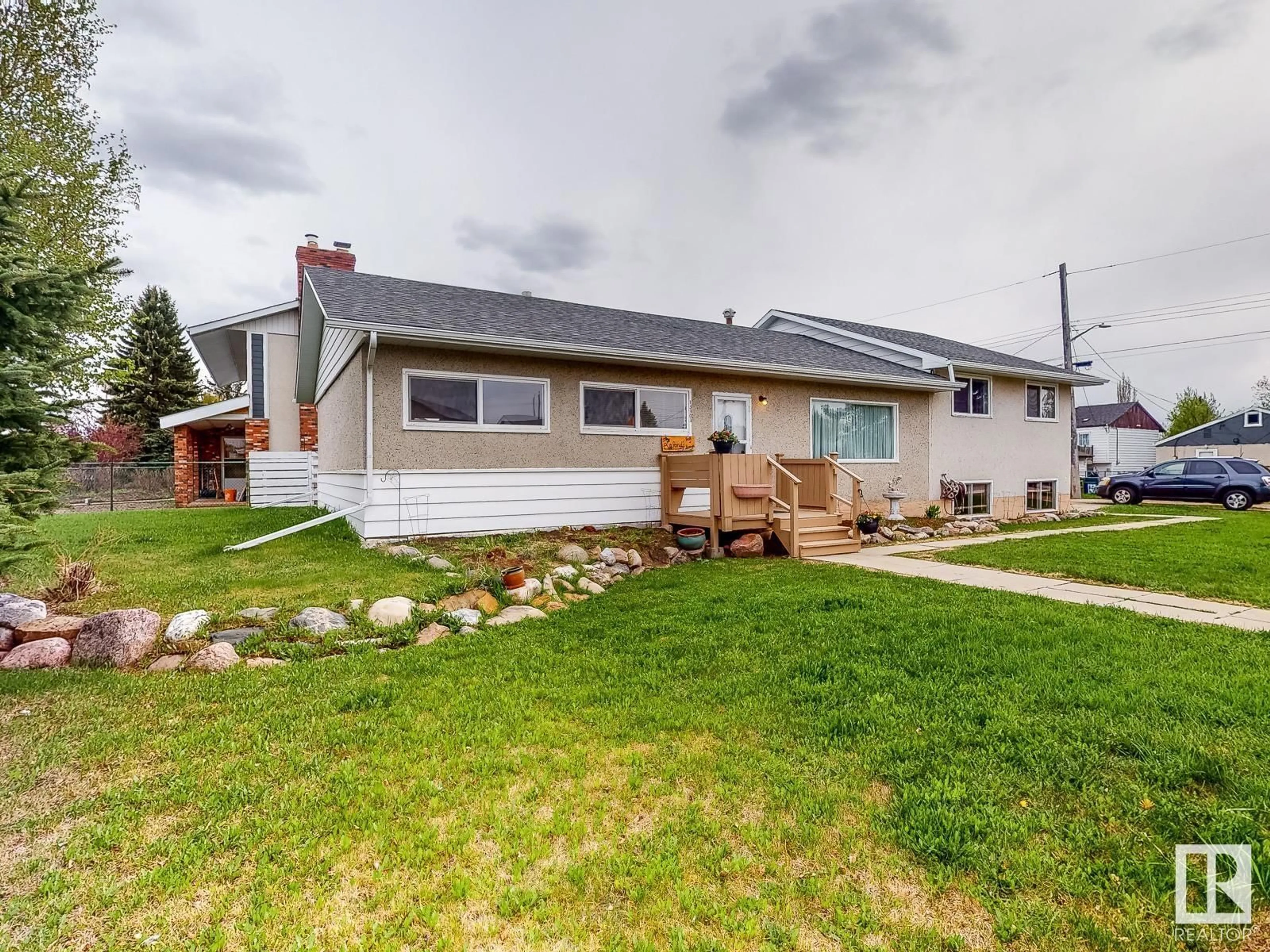 Frontside or backside of a home for 13303 131A AV NW, Edmonton Alberta T5L3P3