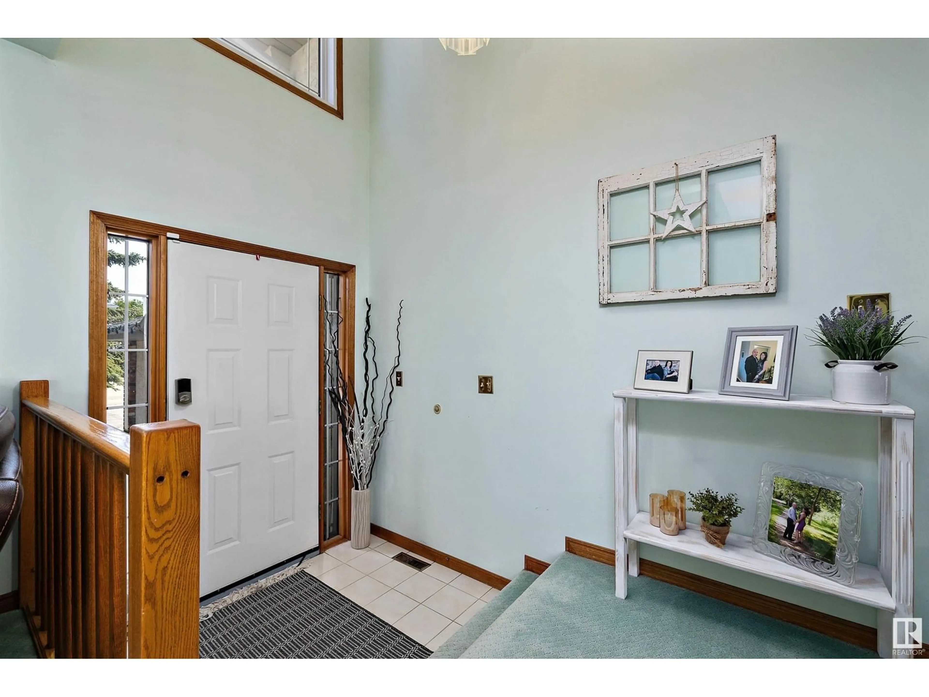 Indoor entryway for 28 WILLIAM BRADBURY PL, Leduc Alberta T9E6N1