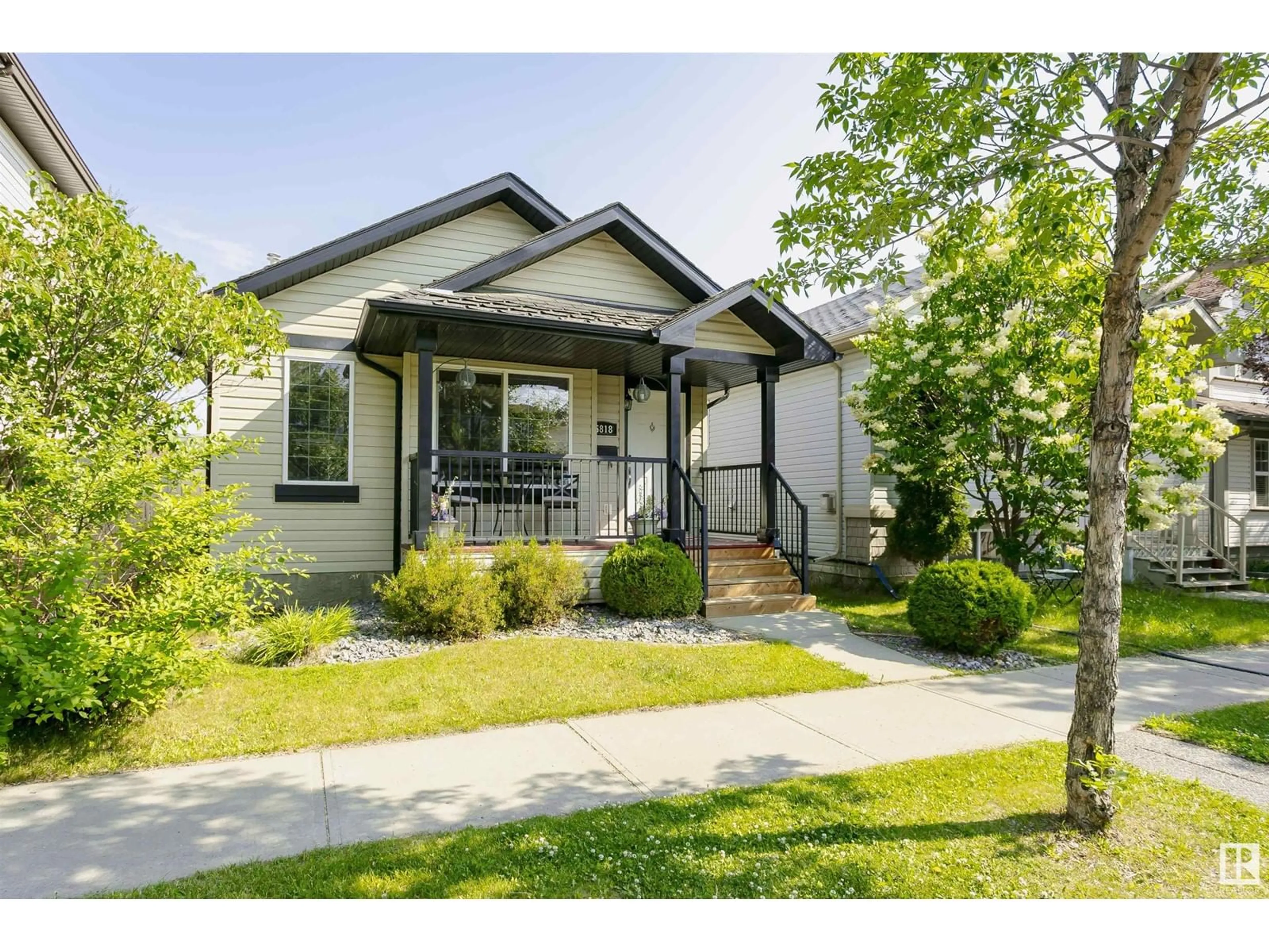 Frontside or backside of a home for 5818 SUTTER PLACE PL NW, Edmonton Alberta T6R3R3