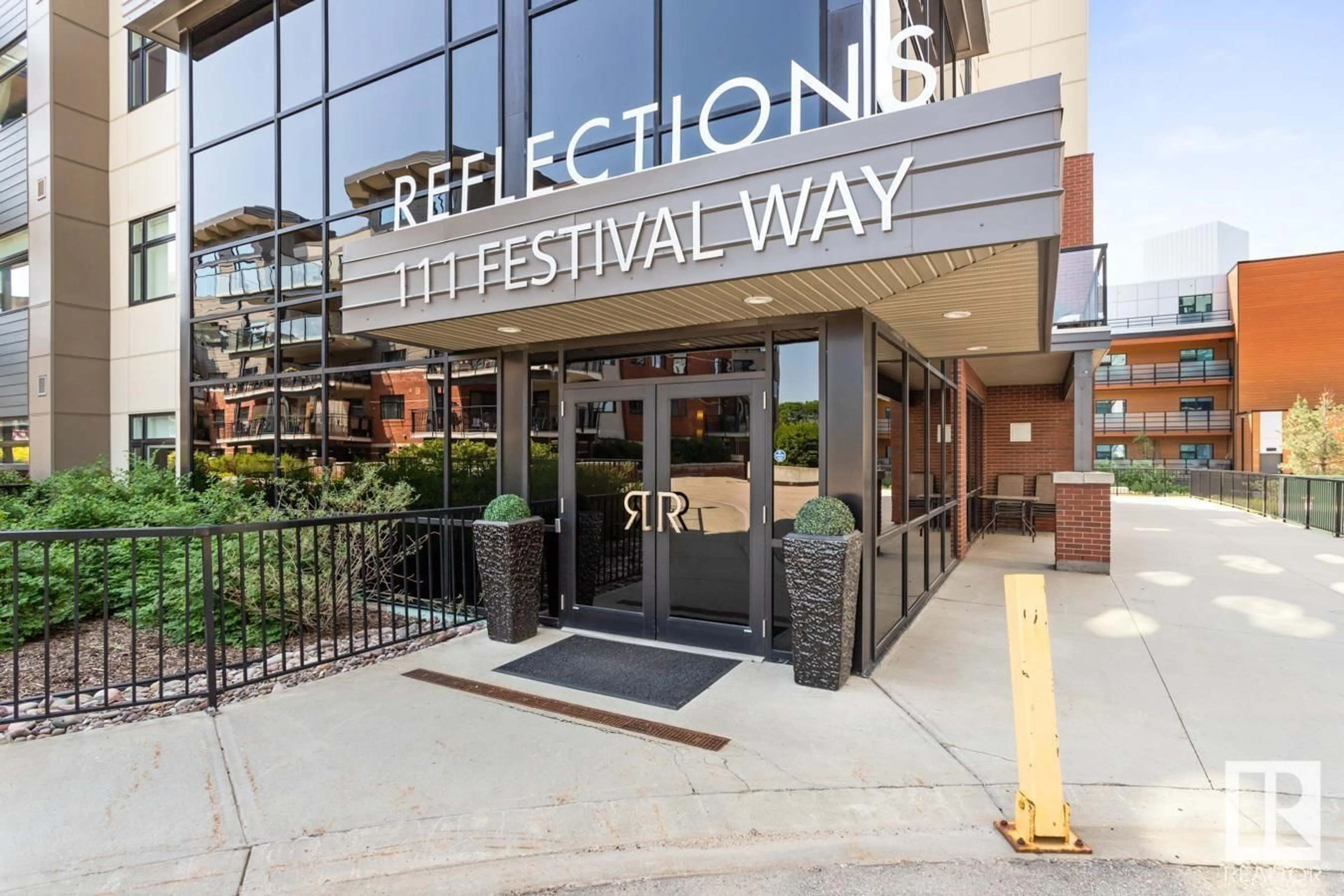 Indoor lobby for #206 111 FESTIVAL WY, Sherwood Park Alberta T8A4Y4